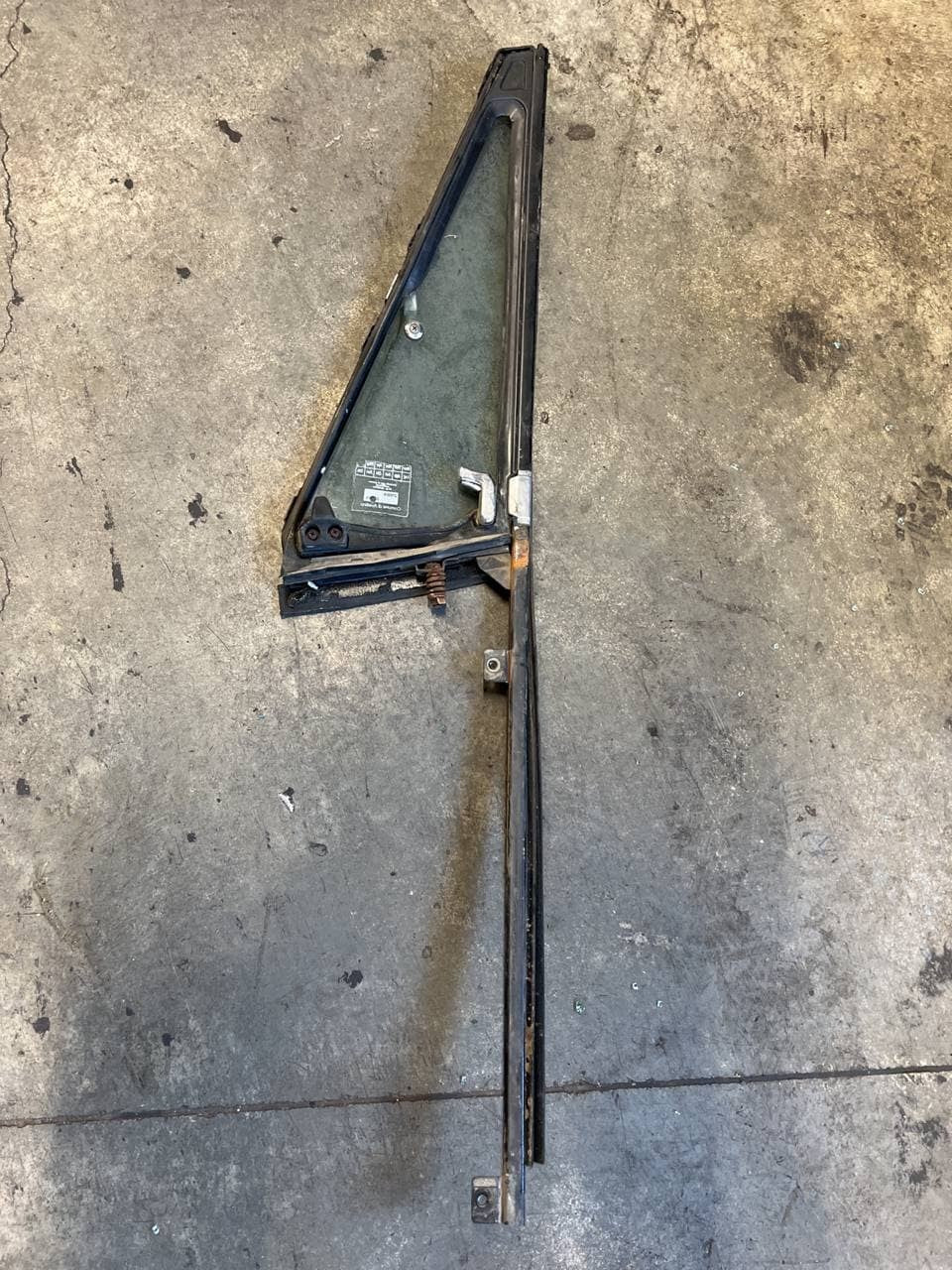 Deflettore finestrino apribile mitsubishi pajero 1981/1991 - F&P CRASH SRLS - Ricambi Usati