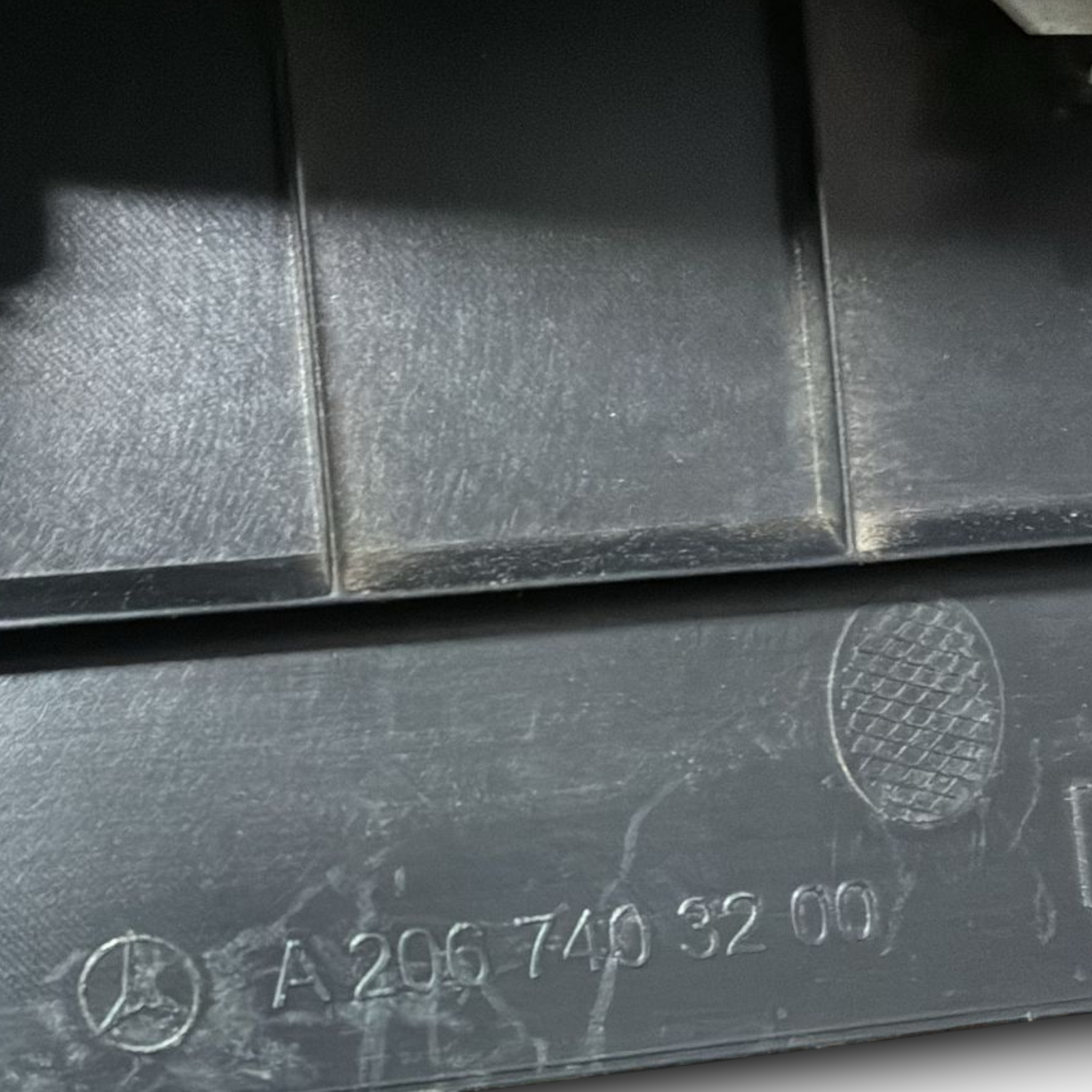 Rivestimento batti cofano mercedes-benz cod : a2067403200 ( 2021 -> )