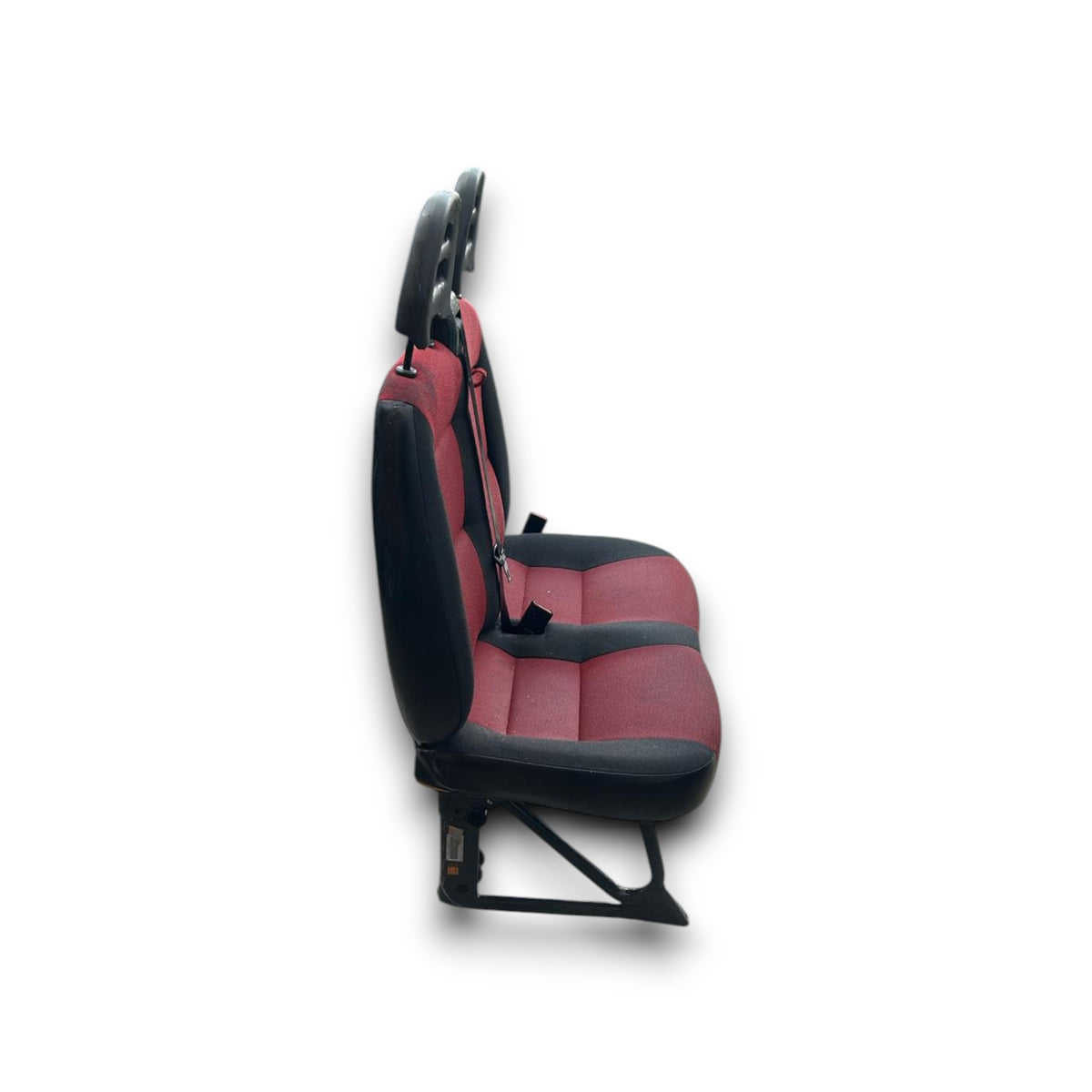 Пътнически седалки Fiat Ducato (2014 > ) в черен и червен текстил 