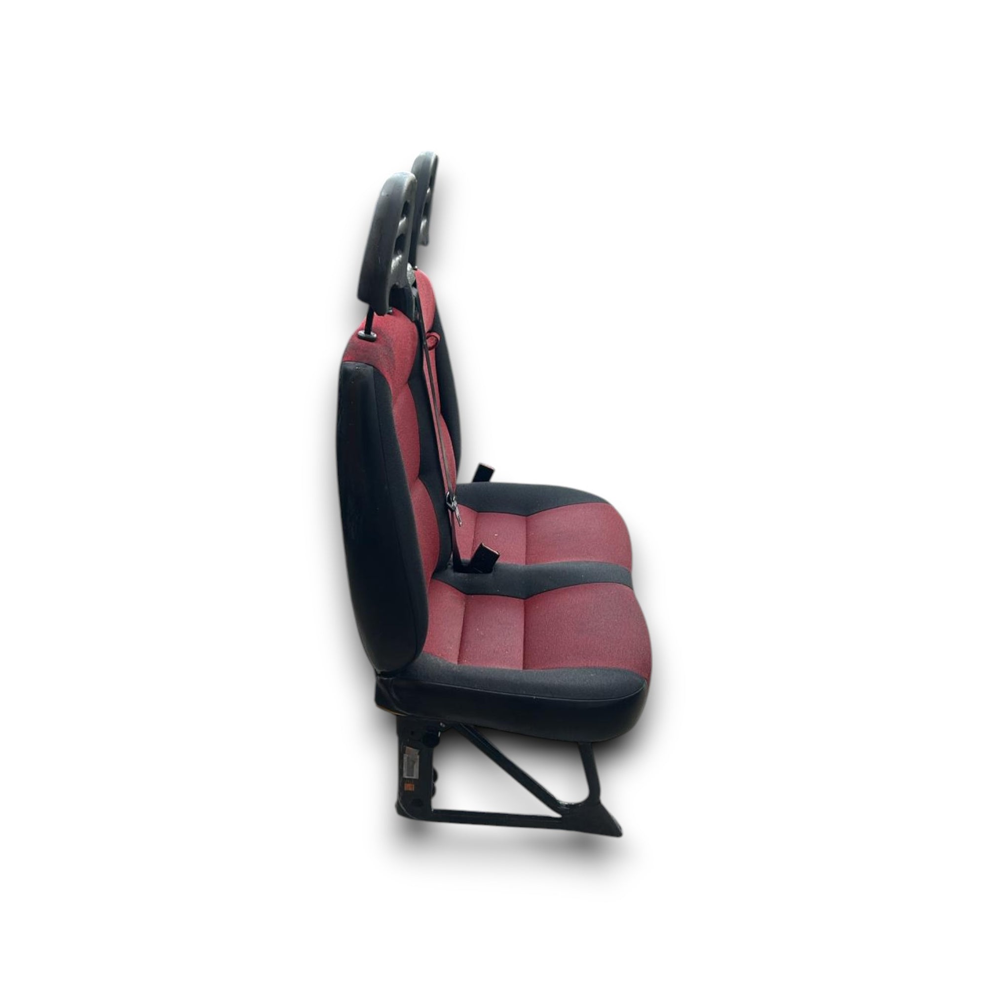 Пътнически седалки Fiat Ducato (2014 > ) в черен и червен текстил 