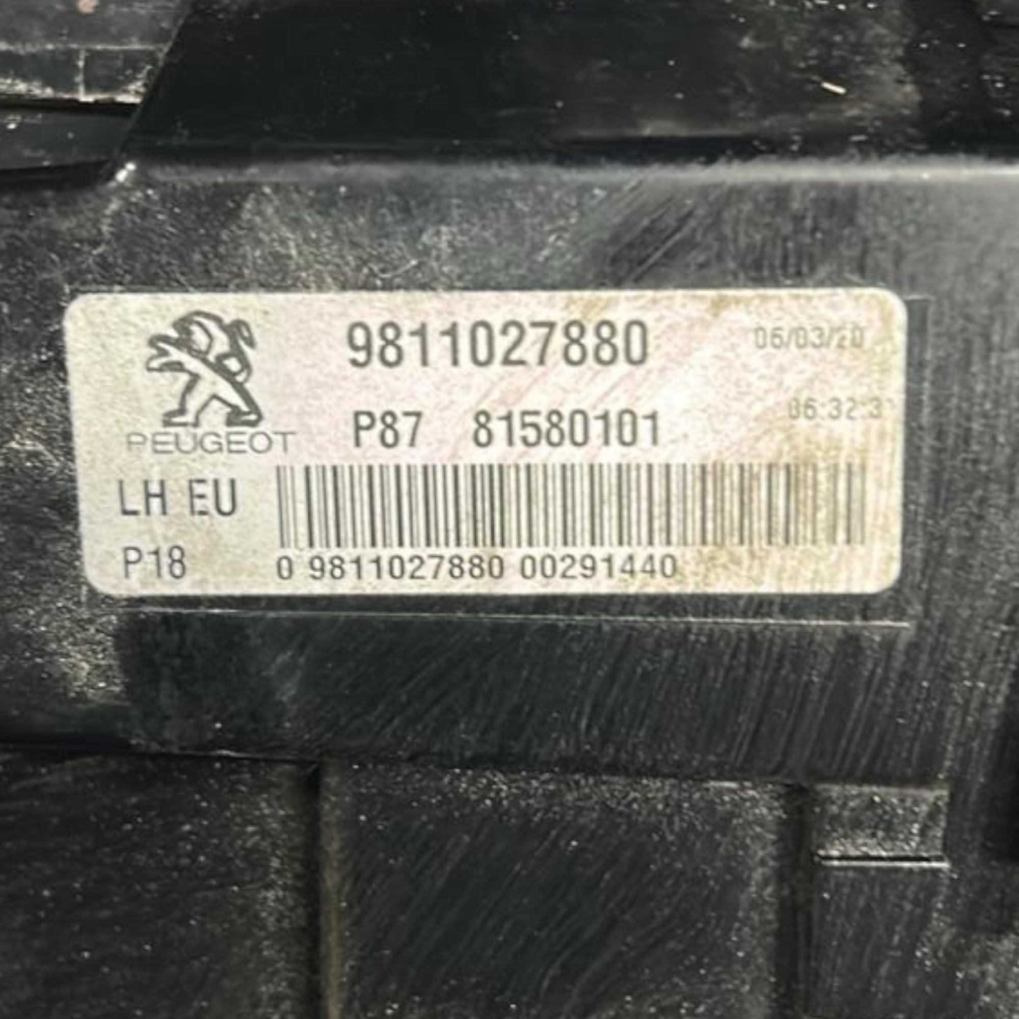 Stop / achterlicht binnen links peugeot 5008 cod:9811027880 (2017 > 2024) 
