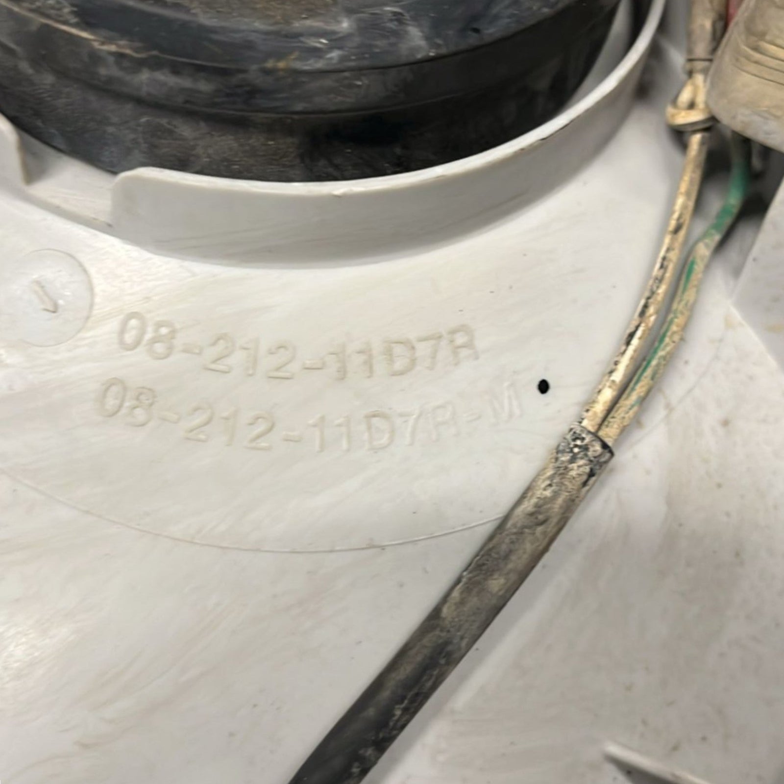 Fanale / Faro Alogeno Destro Toyota Land Cruiser KDJ cod:08 - 212 - 11D7R (2002 >2007) - F&P CRASH SRLS - Ricambi Usati