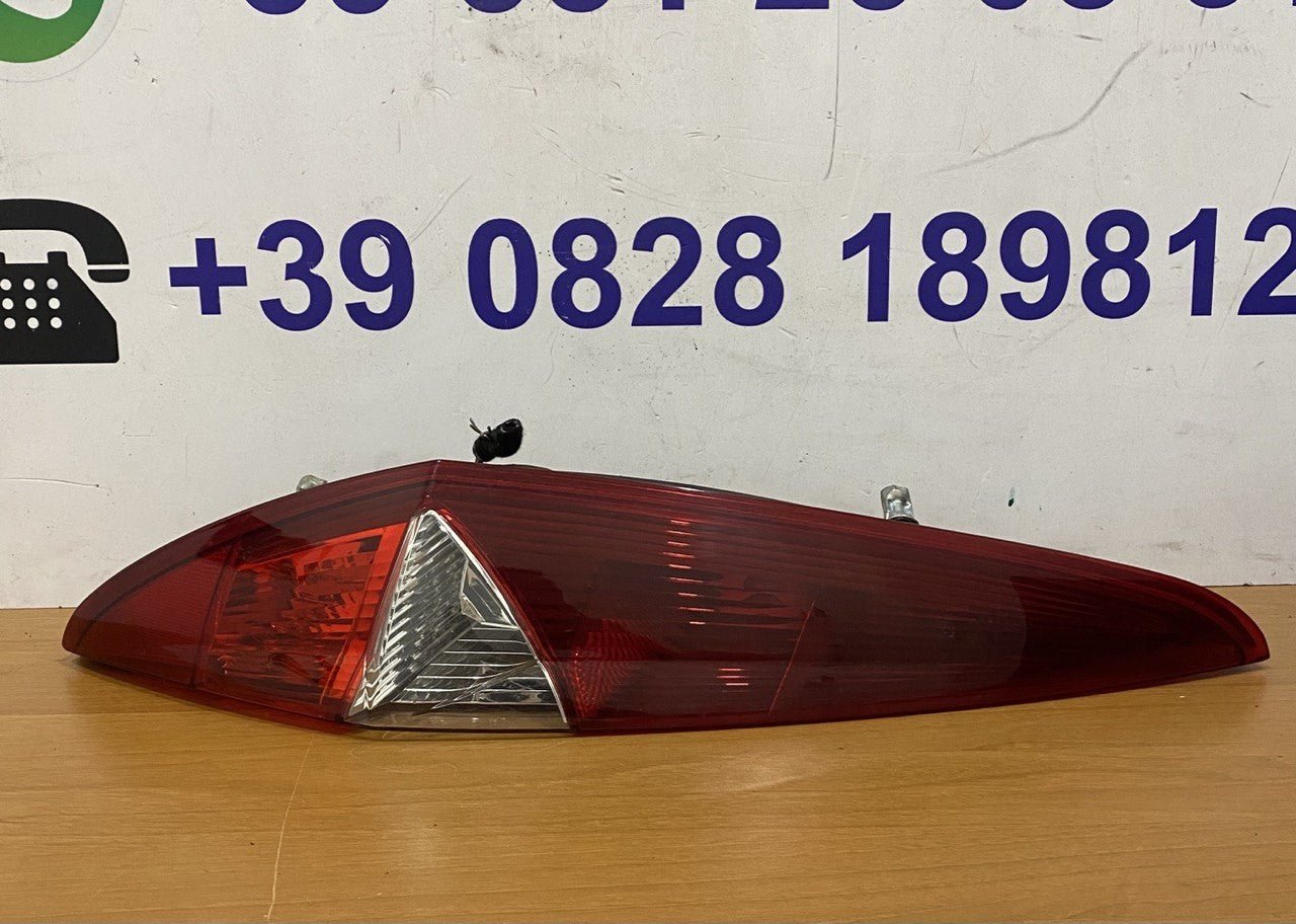 fanale faro post sx fiat punto 2009 1.2 benz 3P 286201 - F&P CRASH SRLS - Ricambi Usati