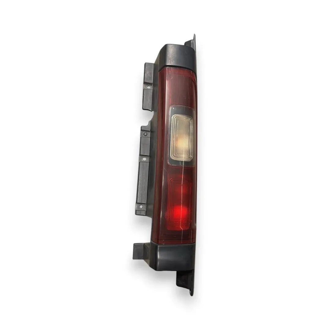 Fanale posteriore destro Renault Trafic 2014–2022 OEM 265504656R