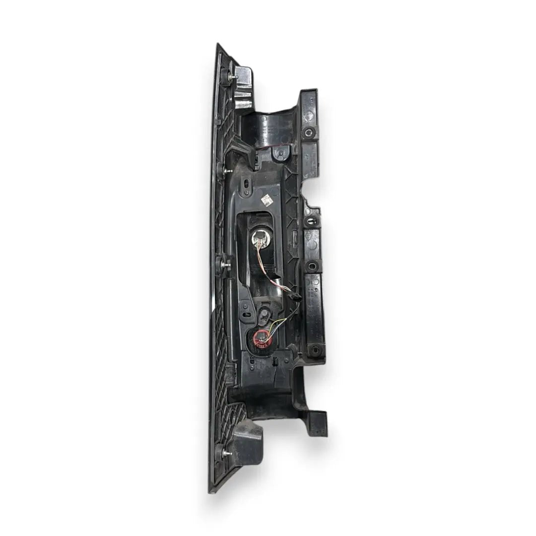 Dettaglio Fanale posteriore destro Renault Trafic 2014–2022 OEM 265504656R - foto 2