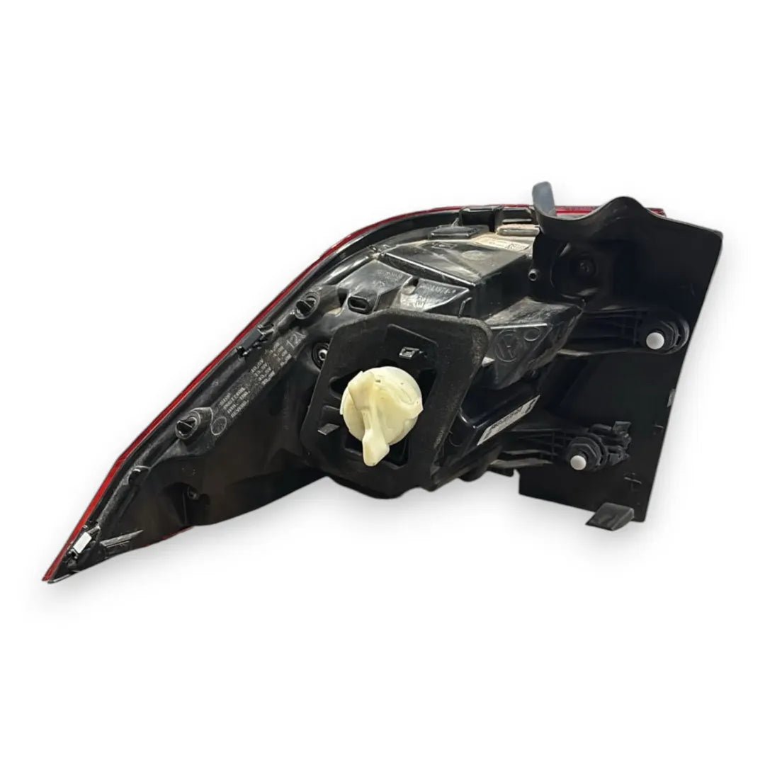 Fanale posteriore esterno destro Volkswagen Tiguan dal 2020 OEM 5NA945208J - F&P CRASH SRL - Ricambi Usati