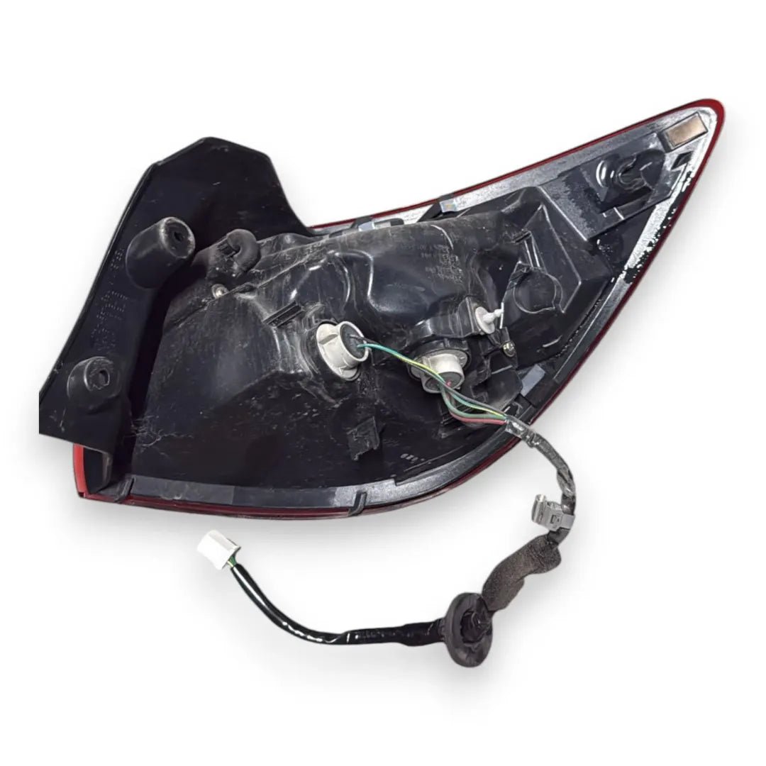 Dettaglio Fanale posteriore esterno sinistro Mazda 2 3ª Serie 2014–2020 OEM DB5J51160D - foto 2