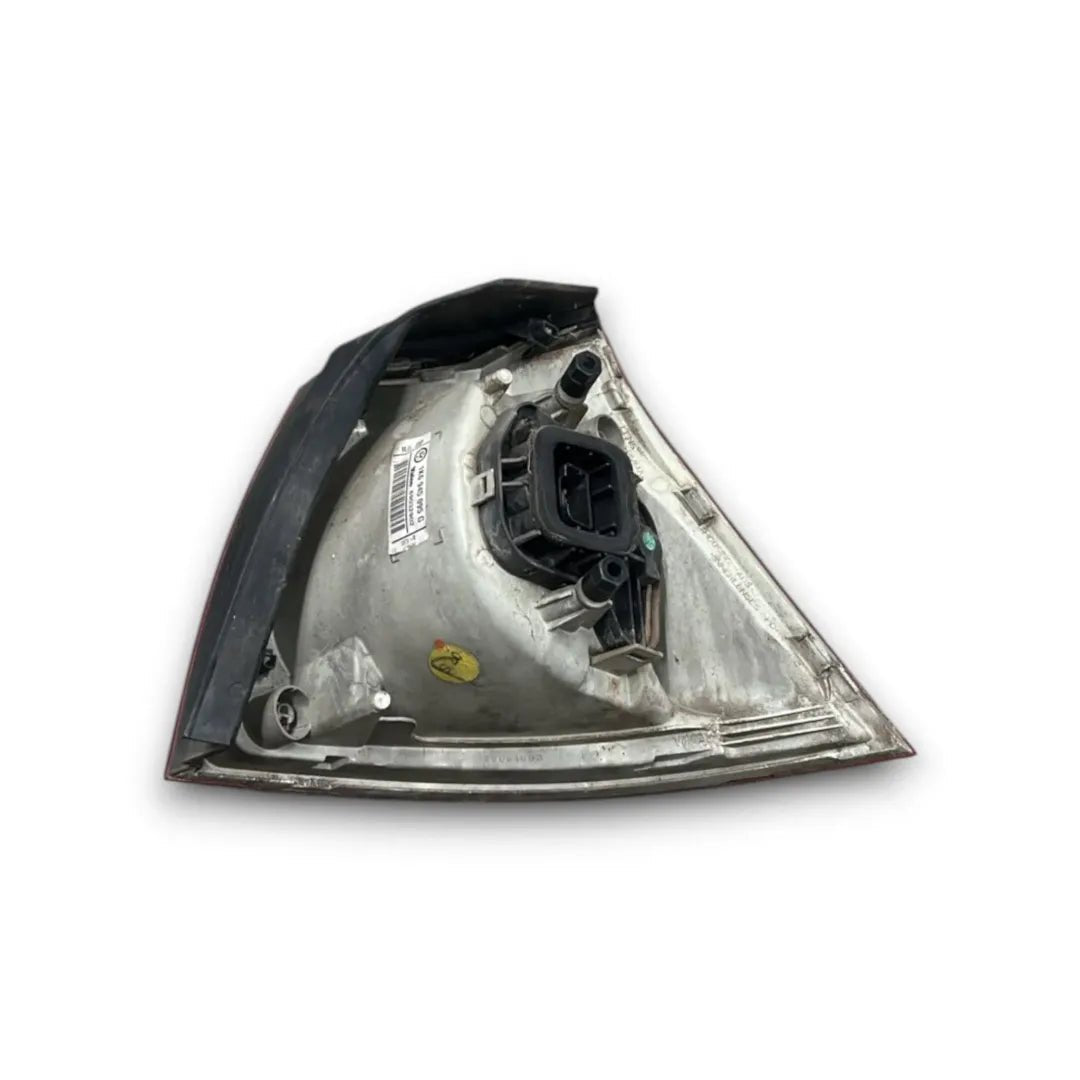 Fanale posteriore esterno sinistro Volkswagen Golf 2003–2009 OEM 1K6945095AC - F&P CRASH SRL - Ricambi Usati