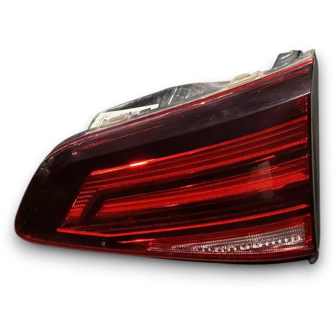 Fanale posteriore interno destro Volkswagen Golf VII dal 2017 OEM 5G0945094AG - F&amp;P CRASH SRL - Ricambi Usati