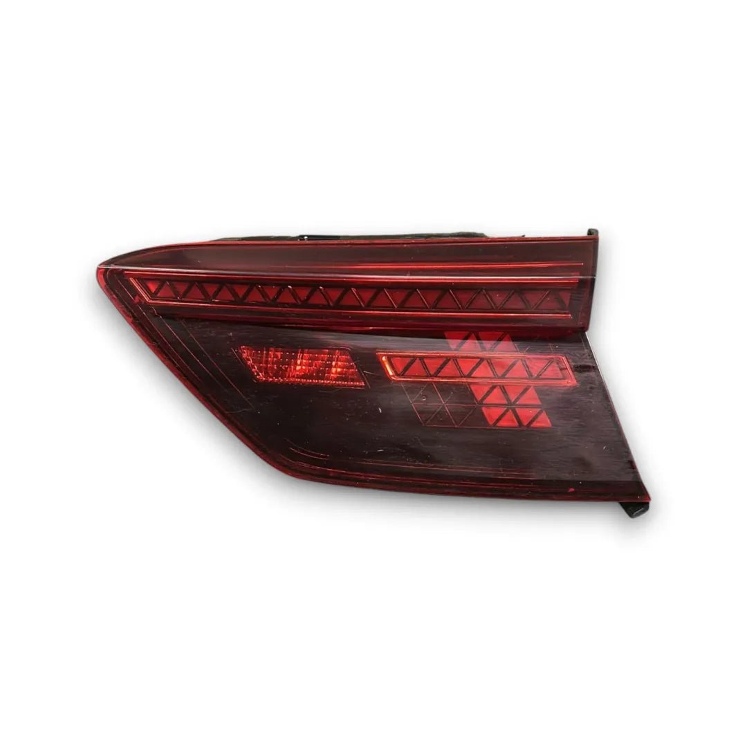 Fanale posteriore interno destro Volkswagen Tiguan II 2016–2021 OEM 5NA945308D
