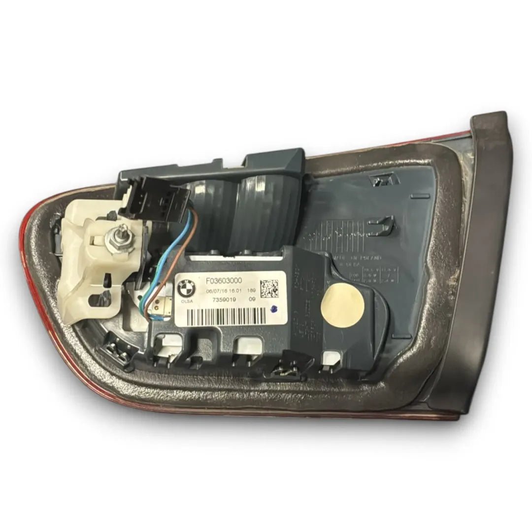 Dettaglio Fanale posteriore interno sinistro BMW Serie 1 5P F20 2011–2015 cod. F03603000 - foto 2