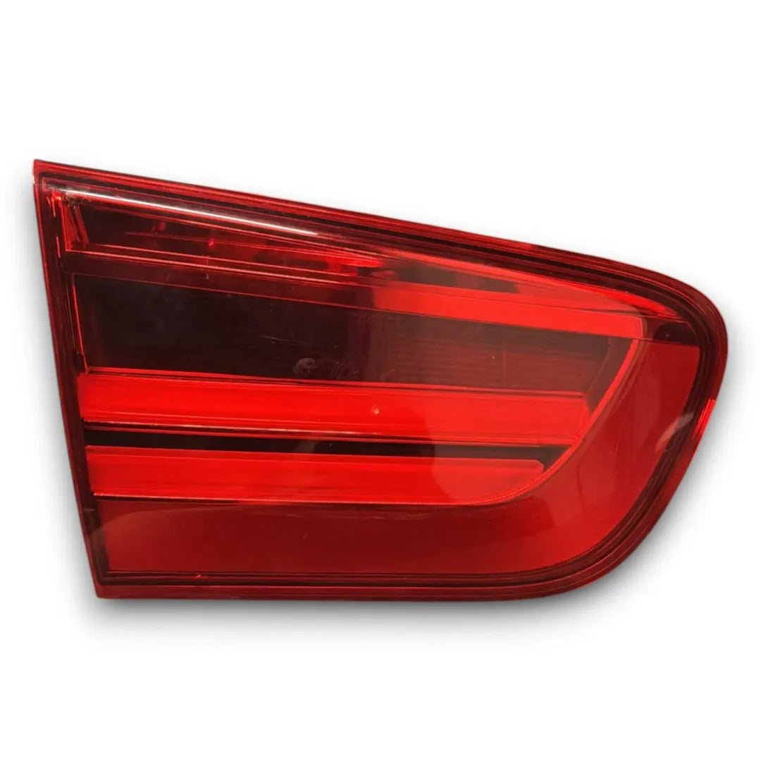 Fanale posteriore interno sinistro BMW Serie 1 5P F20 2011–2015 cod. F03603000