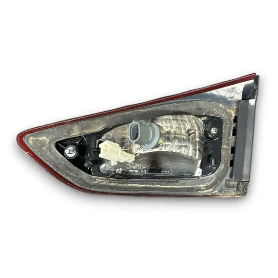 Dettaglio Fanale posteriore interno sinistro Mazda CX-3 dal 2015 OEM DB2R513F0B - foto 2