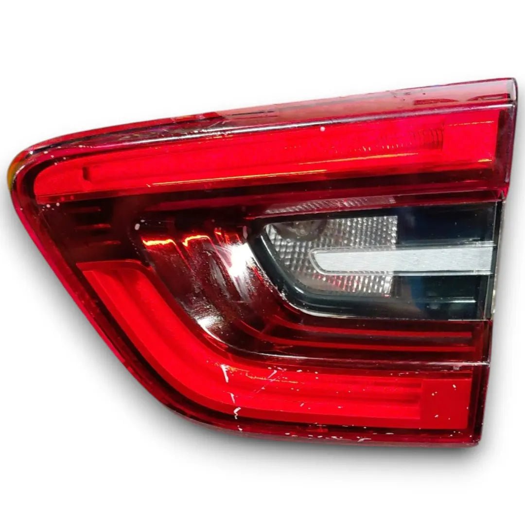 Fanale posteriore interno sinistro Renault Kadjar 2015–2019 OEM 265550151R - F&P CRASH SRL - Ricambi Usati