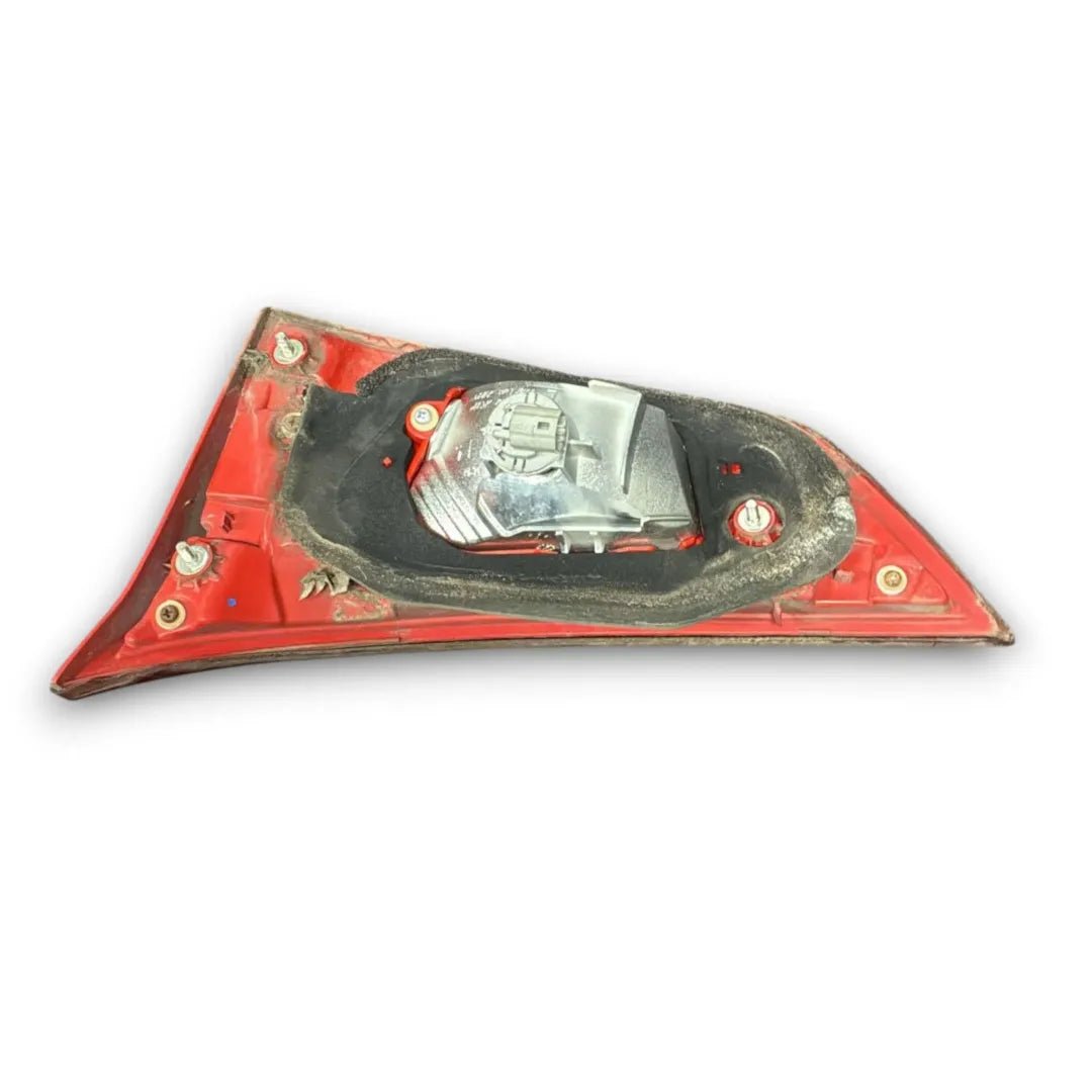 Dettaglio Fanale posteriore parte inferiore sinistro Toyota Auris dal 2012 - foto 2