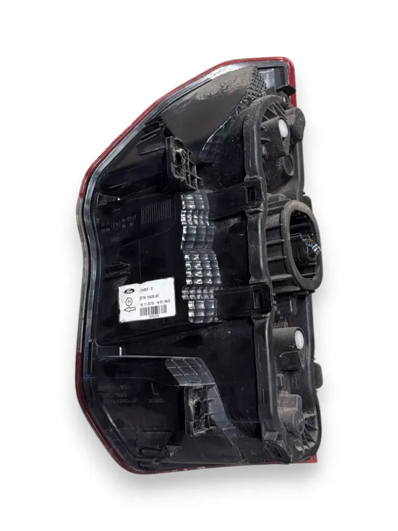 Dettaglio Fanale posteriore sinistro Ford Transit Courier 2018–2024 OEM 2069626 - foto 2