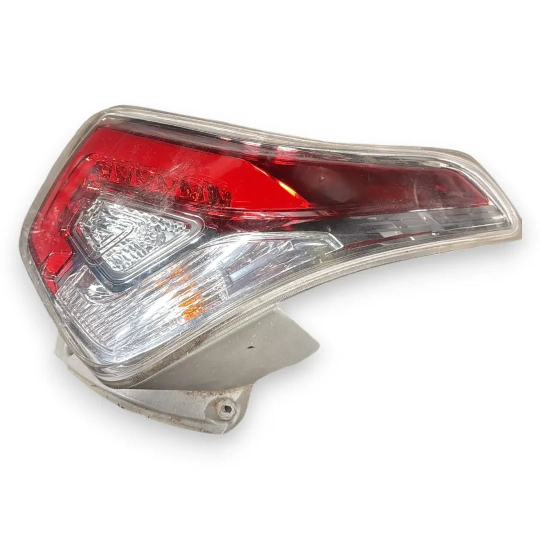 Fanale posteriore sinistro SsangYong Tivoli dal 2018 OEM 8360135000
