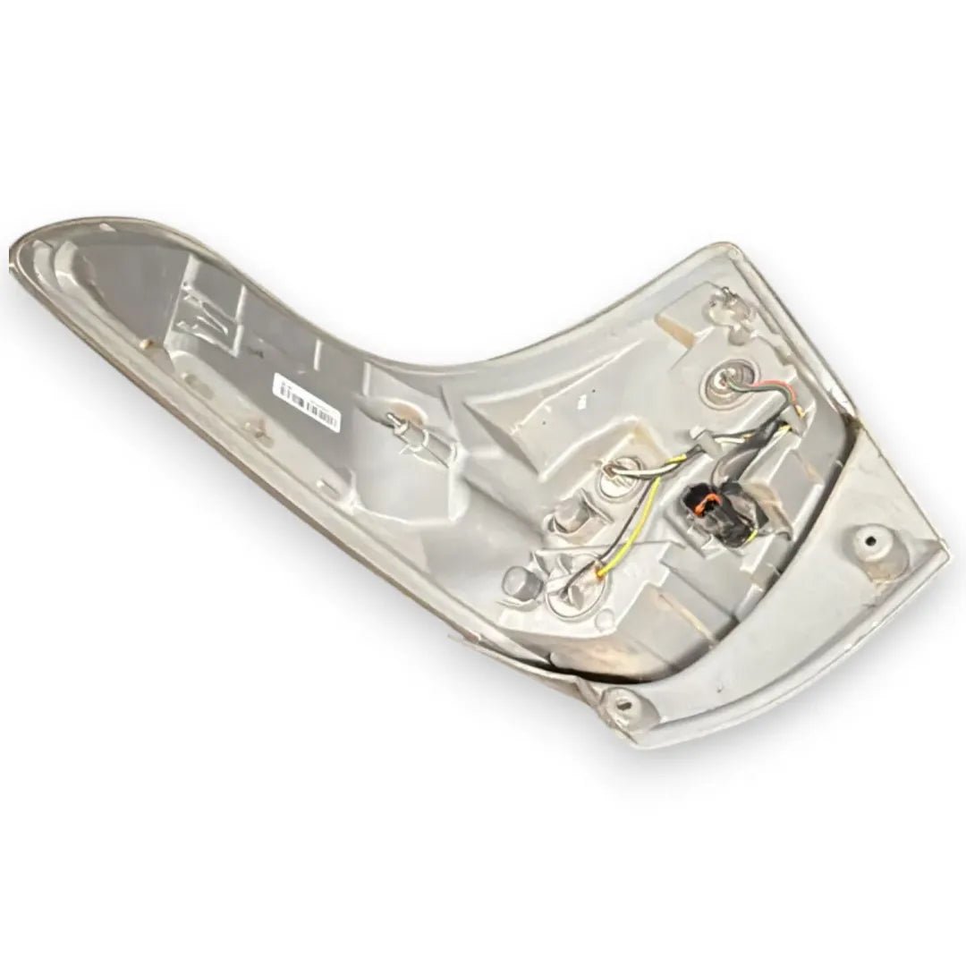 Dettaglio Fanale posteriore sinistro SsangYong Tivoli dal 2018 OEM 8360135000 - foto 2