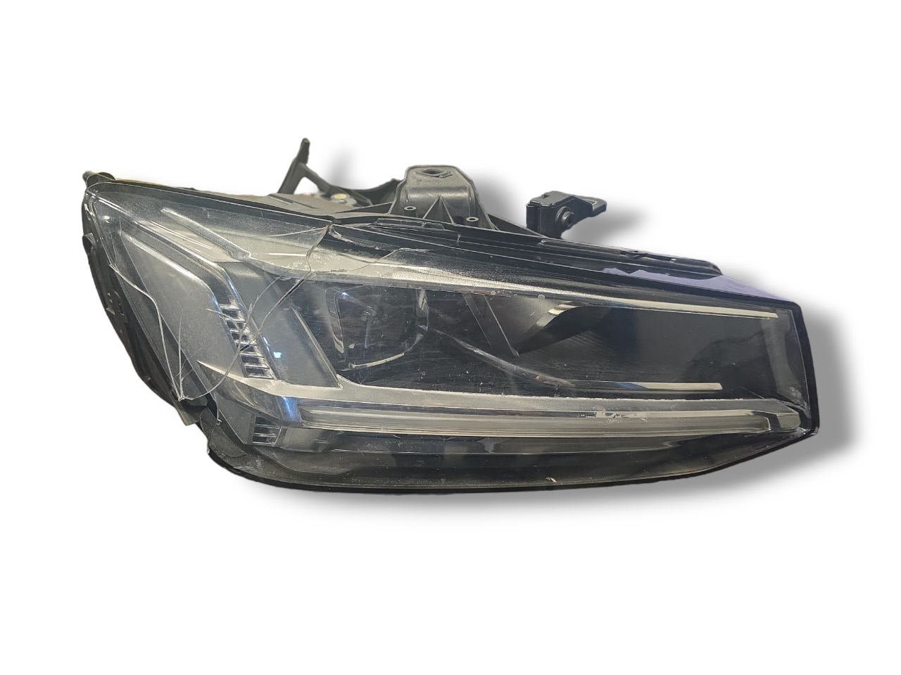 FARO ANTERIORE DESTRO LED AUDI Q2 (2016>) Cod : 81A941774 - F&P CRASH SRLS - Ricambi Usati