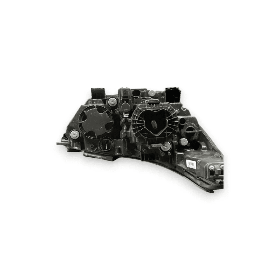 Dettaglio Faro anteriore sinistro SsangYong Tivoli dal 2018 OEM 8310135B00 - foto 2