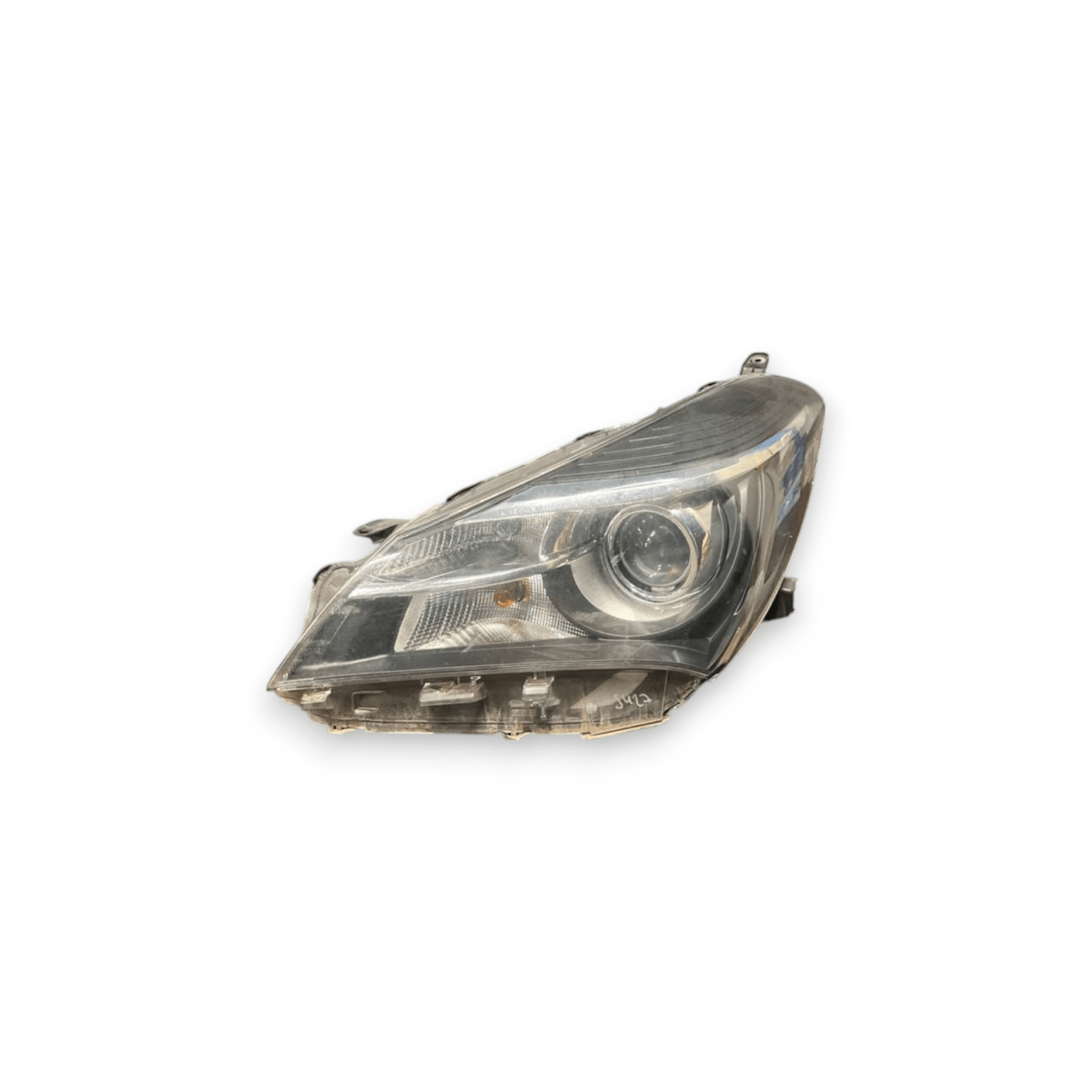 Left front halogen headlight (sx) Toyota Yaris III (2011 to 2019) code: 811700DA40 - F&amp;P CRASH SRLS - Used Spare Parts
