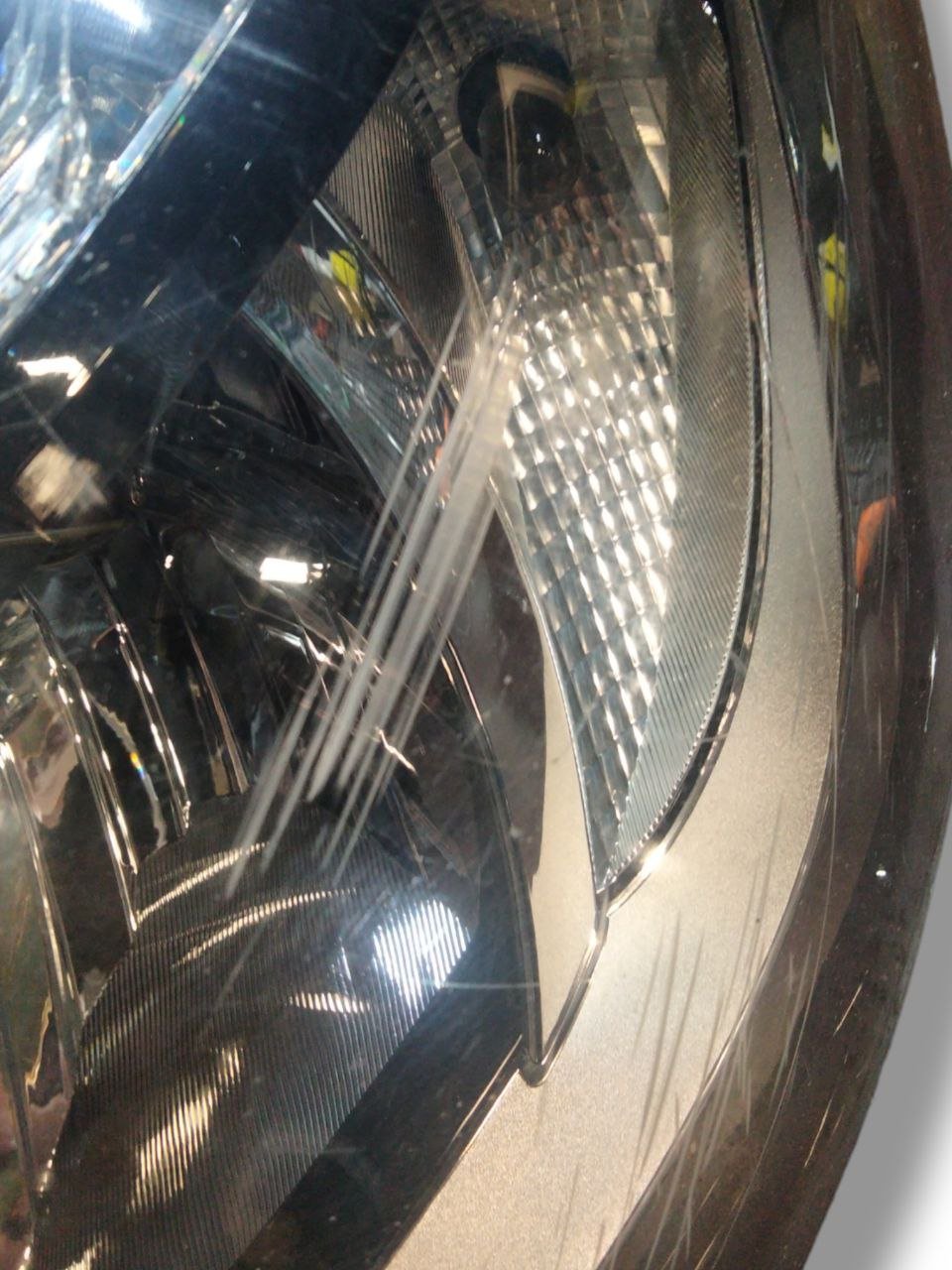 Halogen front headlight right dx Opel Vivaro / Fiat Talento / Renault Trafic (2014>) code.1EE011410215 - F&P CRASH SRLS - Used Parts