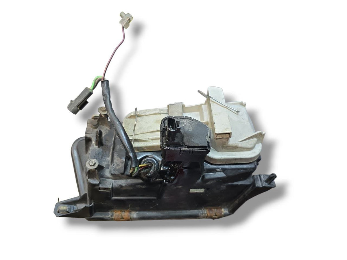Halogen Front Right Headlight Alfa Romeo 155 (1992 - 1998) Code: 08 - 667 - 1107R - F&P CRASH SRLS - Used Parts