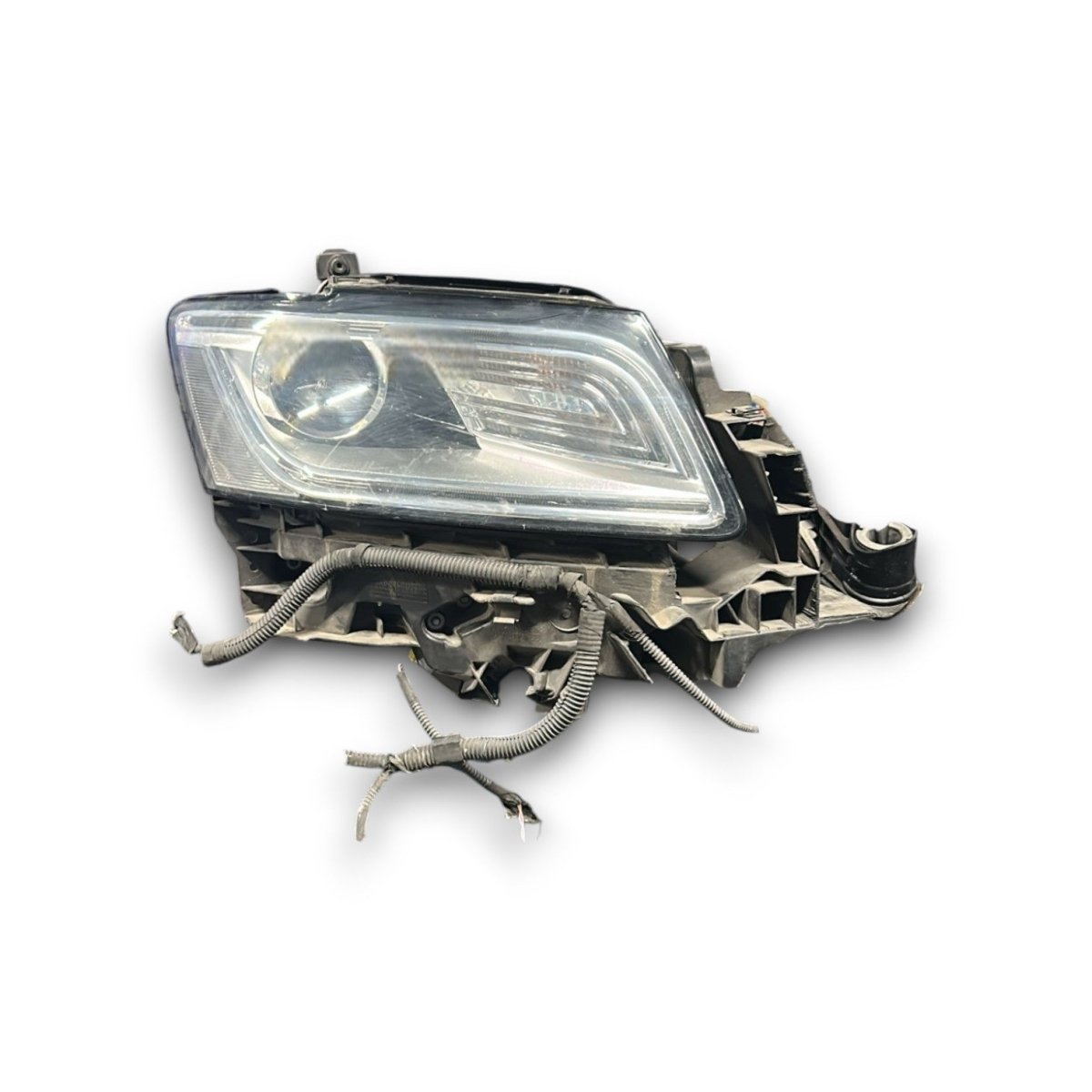 Right front headlight / lamp for Audi Q5 8R code:90038851 (2008 > 2017) - F&amp;P CRASH SRLS - Used Spare Parts