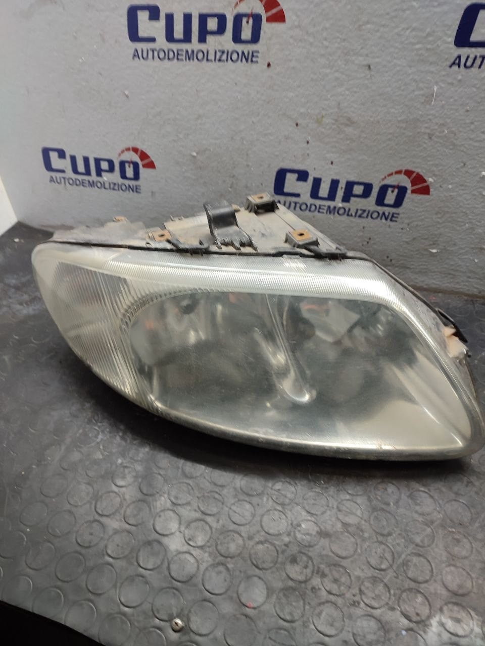 Faro / Fanale anteriore destro Chrysler Voyager ( mk1 - 2000 ) - F&P CRASH SRLS - Ricambi Usati