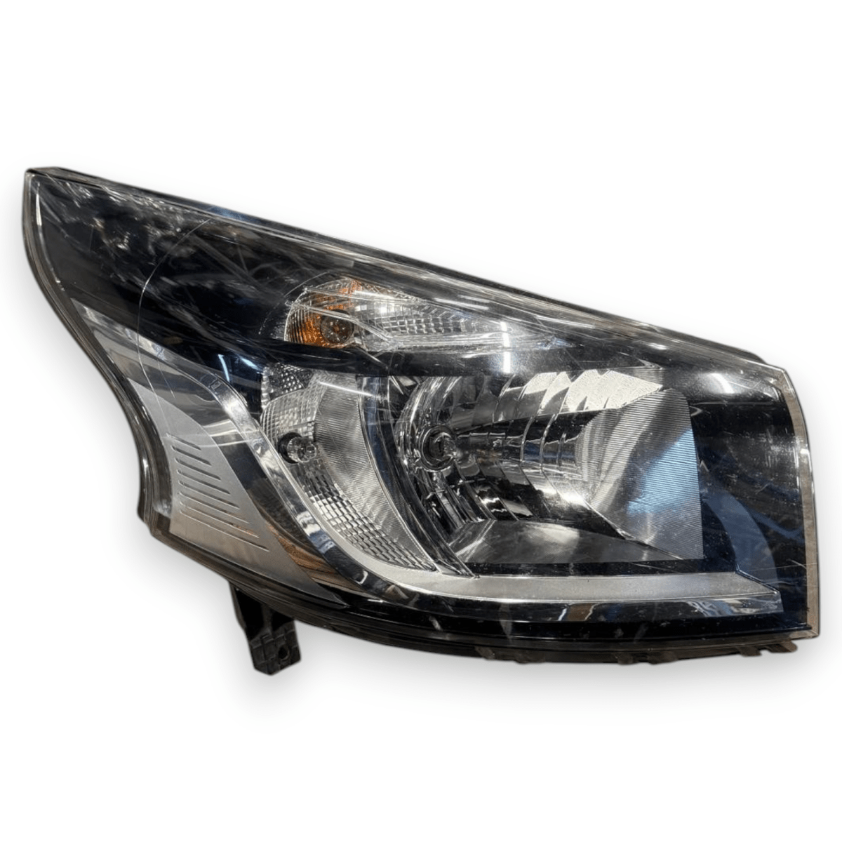 Faro / fanale anteriore destro (dx) Renault Trafic III cod.260105469R (2014 - ) - F&amp;P CRASH SRL - Ricambi Usati