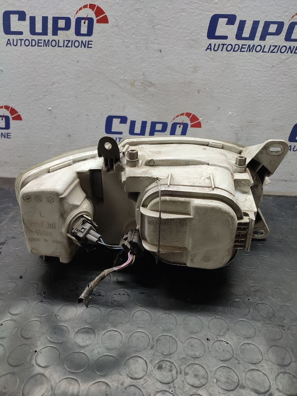 Faro / Fanale anteriore Destro Ford Escort (1995) Cod:13K060BA - F&P CRASH SRLS - Ricambi Usati