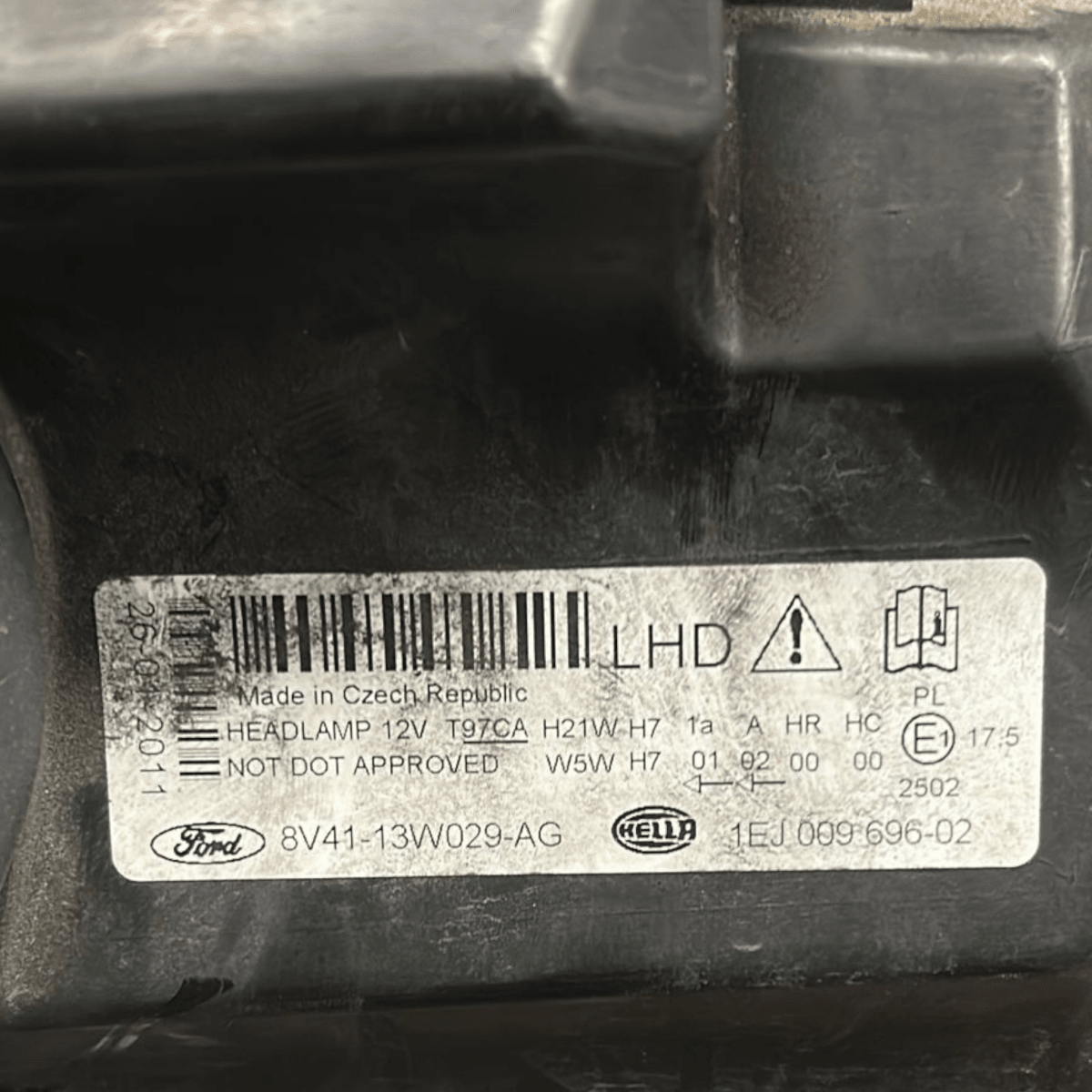 Faro / fanale anteriore destro frod kuga cod:8v41 - 13w029 - ag (2008 > 2012) - F&P CRASH SRL - Ricambi Usati