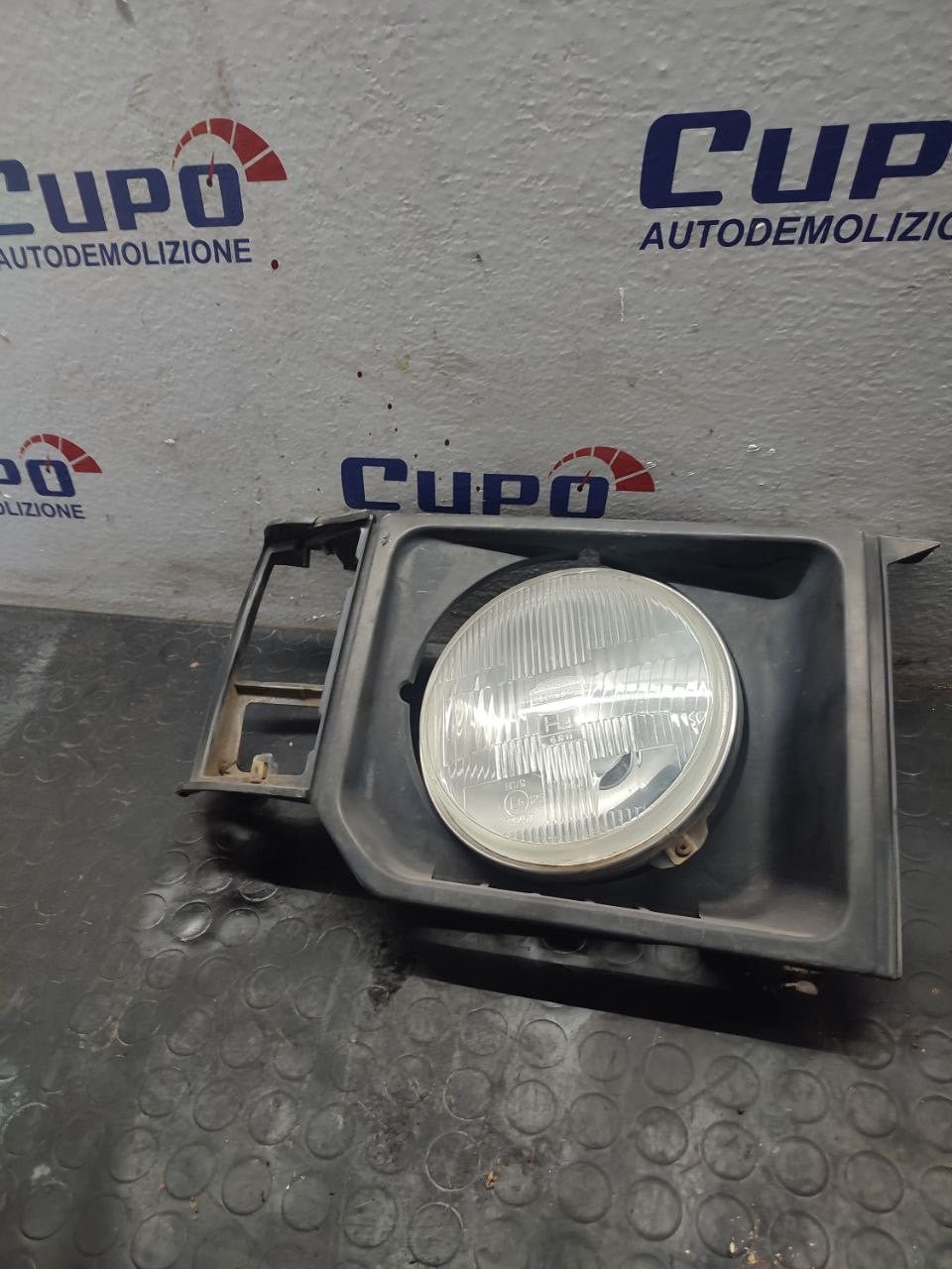 Faro / Fanale anteriore destro Mitsubishi Pajero ( V20 - 1990 ) - F&P CRASH SRLS - Ricambi Usati