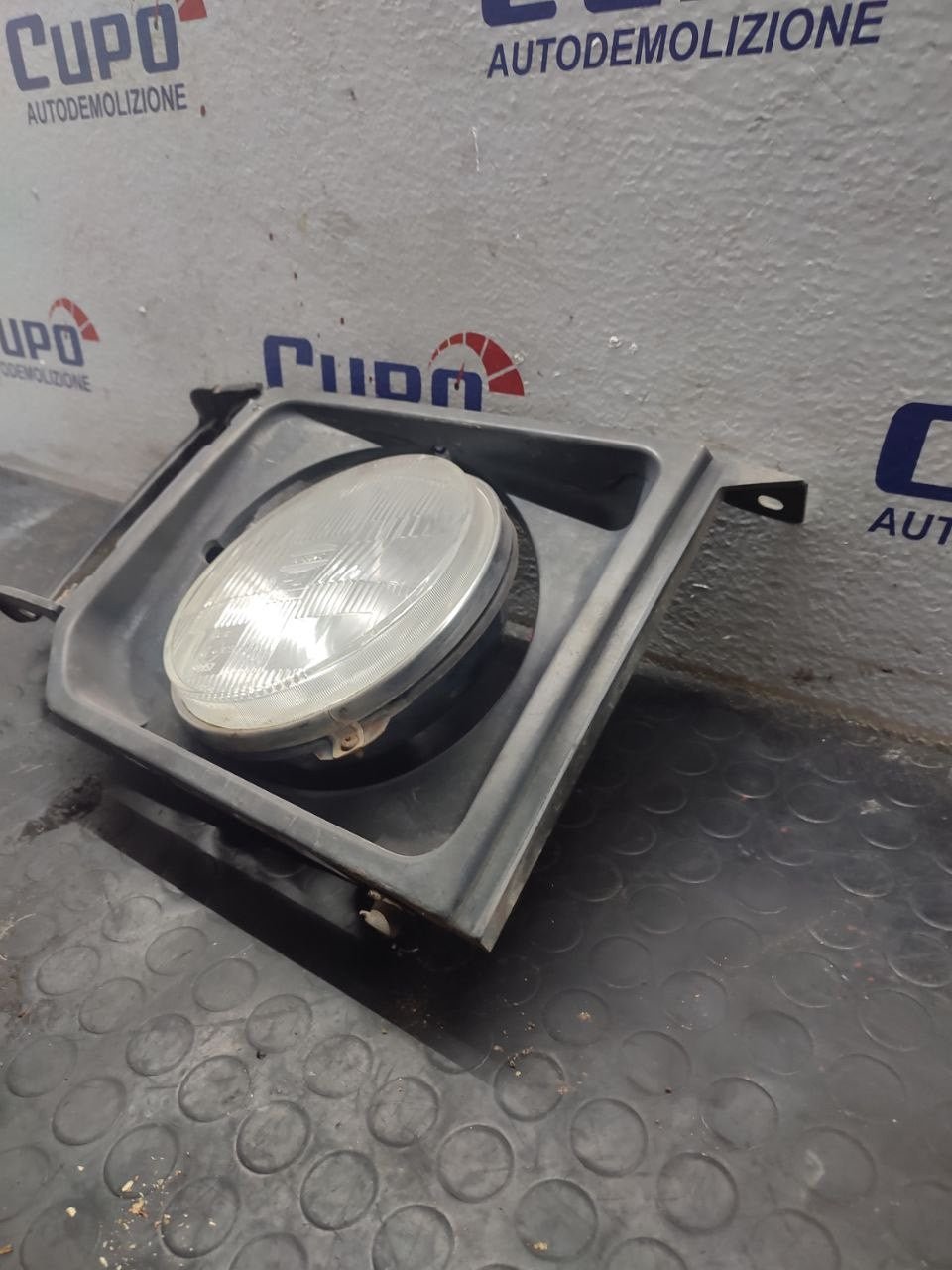 Faro / Fanale anteriore destro Mitsubishi Pajero ( V20 - 1990 ) - F&P CRASH SRLS - Ricambi Usati