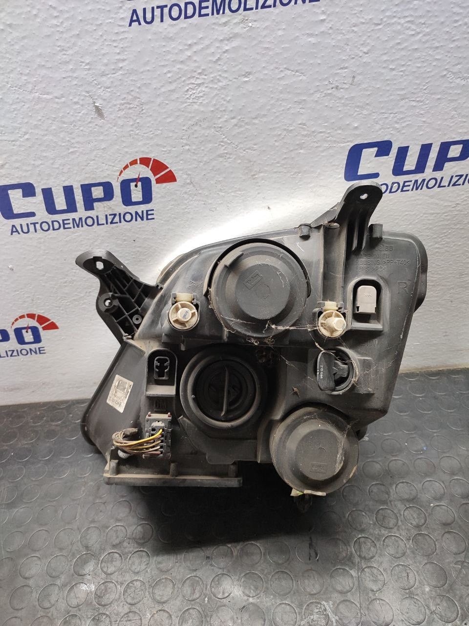 Faro / Fanale Anteriore Destro Opel Meriva I serie Cod:93321053 - F&P CRASH SRLS - Ricambi Usati