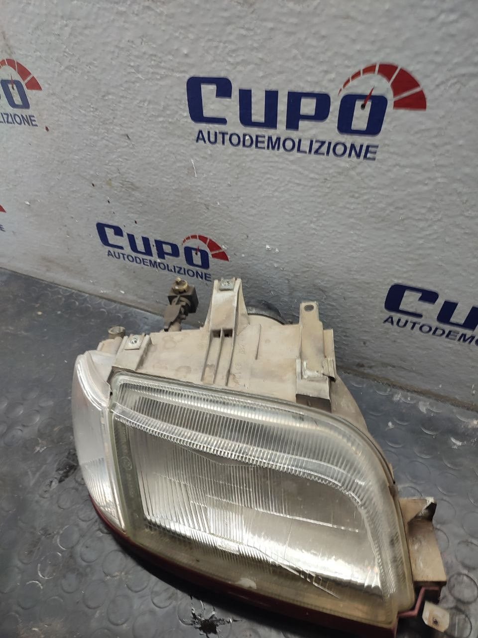 Faro / Fanale anteriore destro Renault Clio ( mk1 - 1995 ) - F&P CRASH SRLS - Ricambi Usati