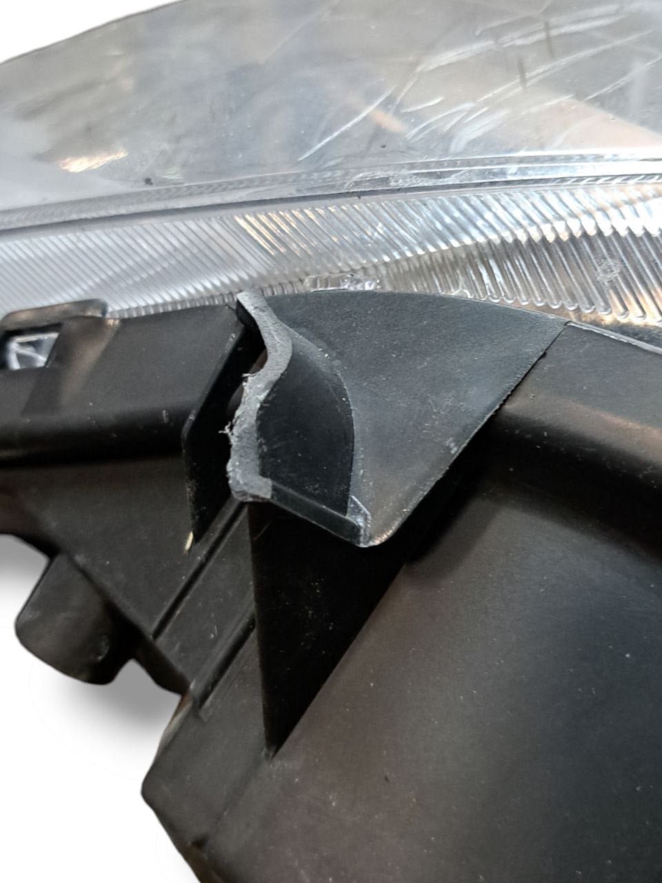 Faro / Fanale Anteriore sinistro Alogeno Toyota Yaris (2006) COD:81110-0D120 - F&P CRASH SRLS - Ricambi Usati