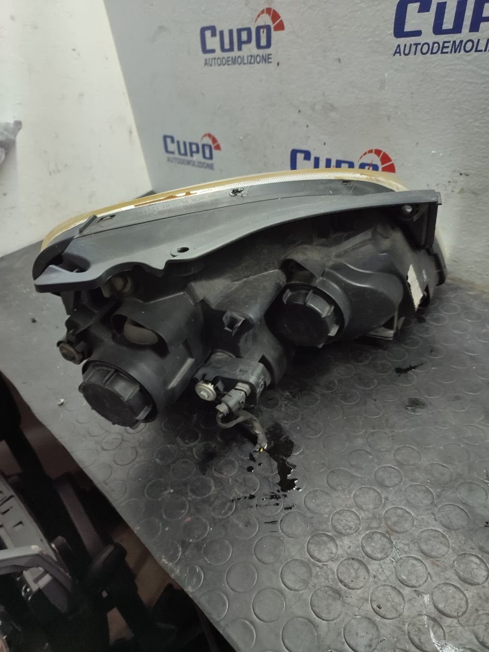Left front headlight for Kia Carens III (2006) - F&P CRASH SRLS - Used Parts