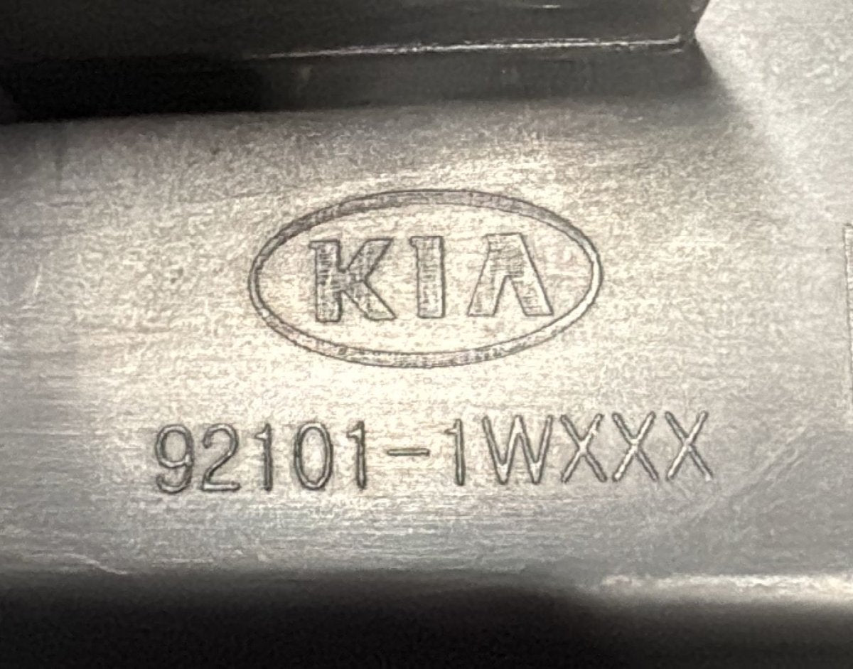 Faro / fanale anteriore sinistro Kia Rio III cod.921011WXXX (2011 - 2017) - F&P CRASH SRL - Ricambi Usati