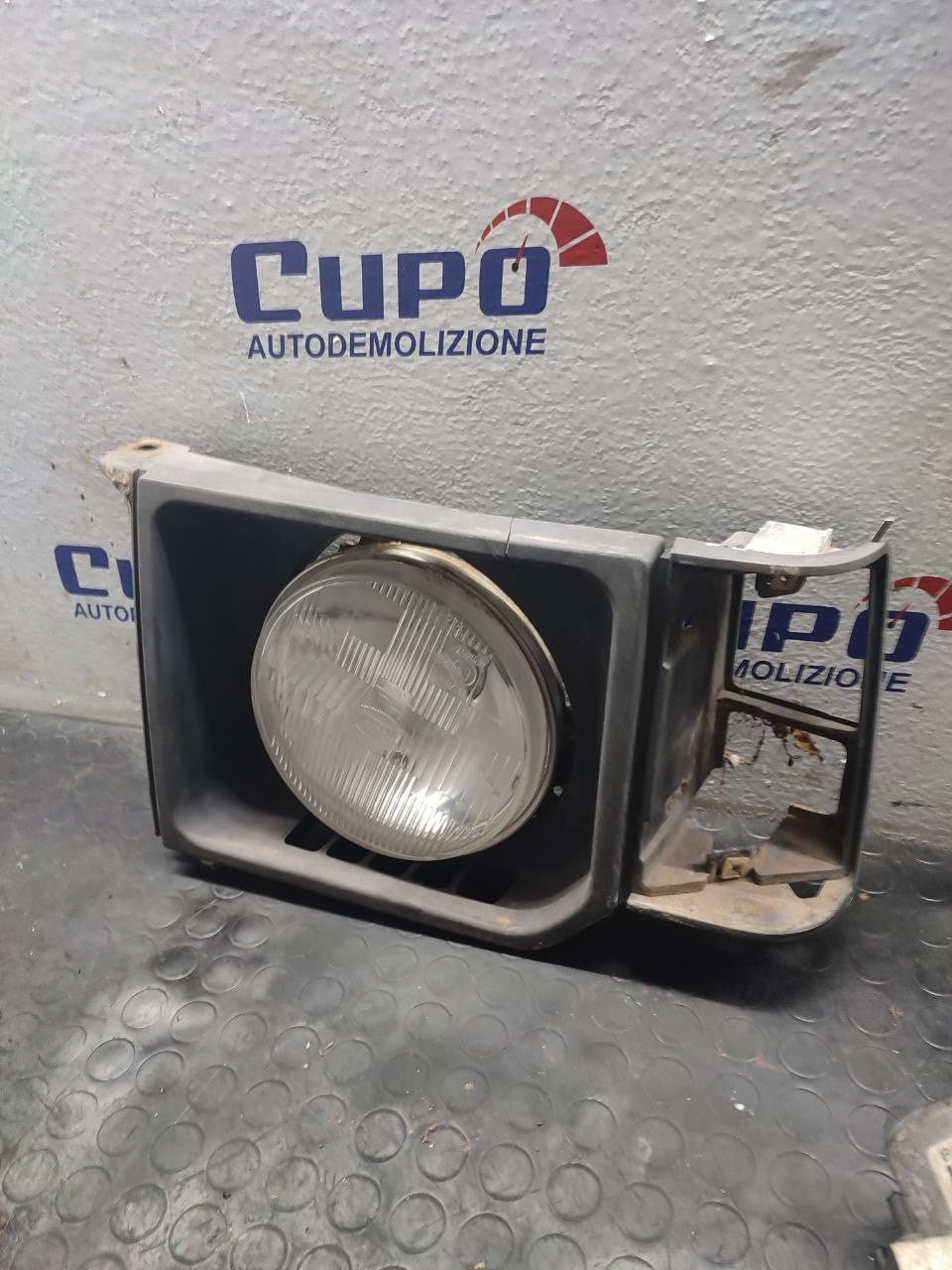Faro / Fanale anteriore sinistro Mitsubishi Pajero ( V20 - 1990 ) - F&P CRASH SRLS - Ricambi Usati