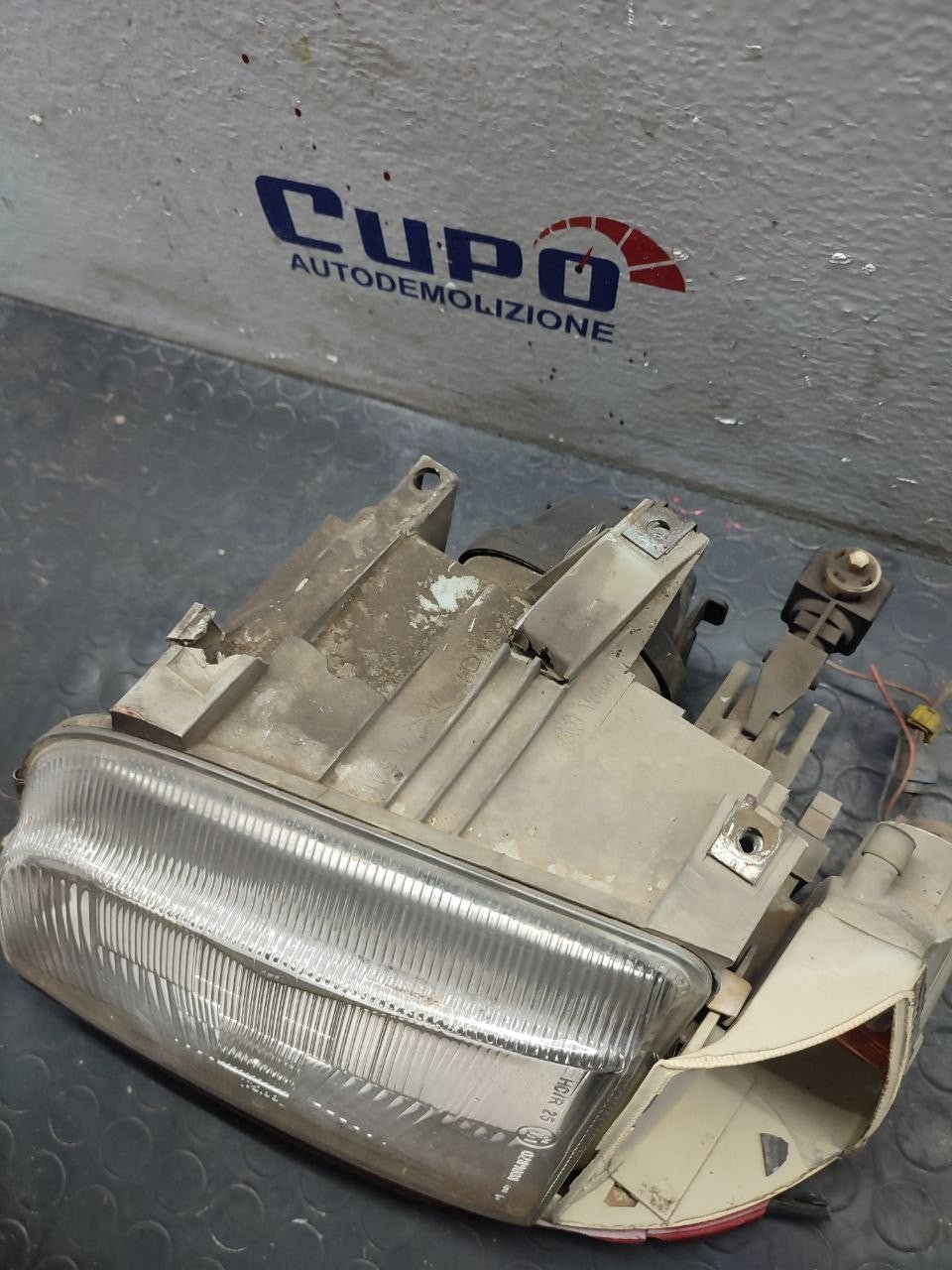 Faro / Fanale anteriore sinistro Renault Clio ( mk1 - 1995 ) - F&P CRASH SRLS - Ricambi Usati