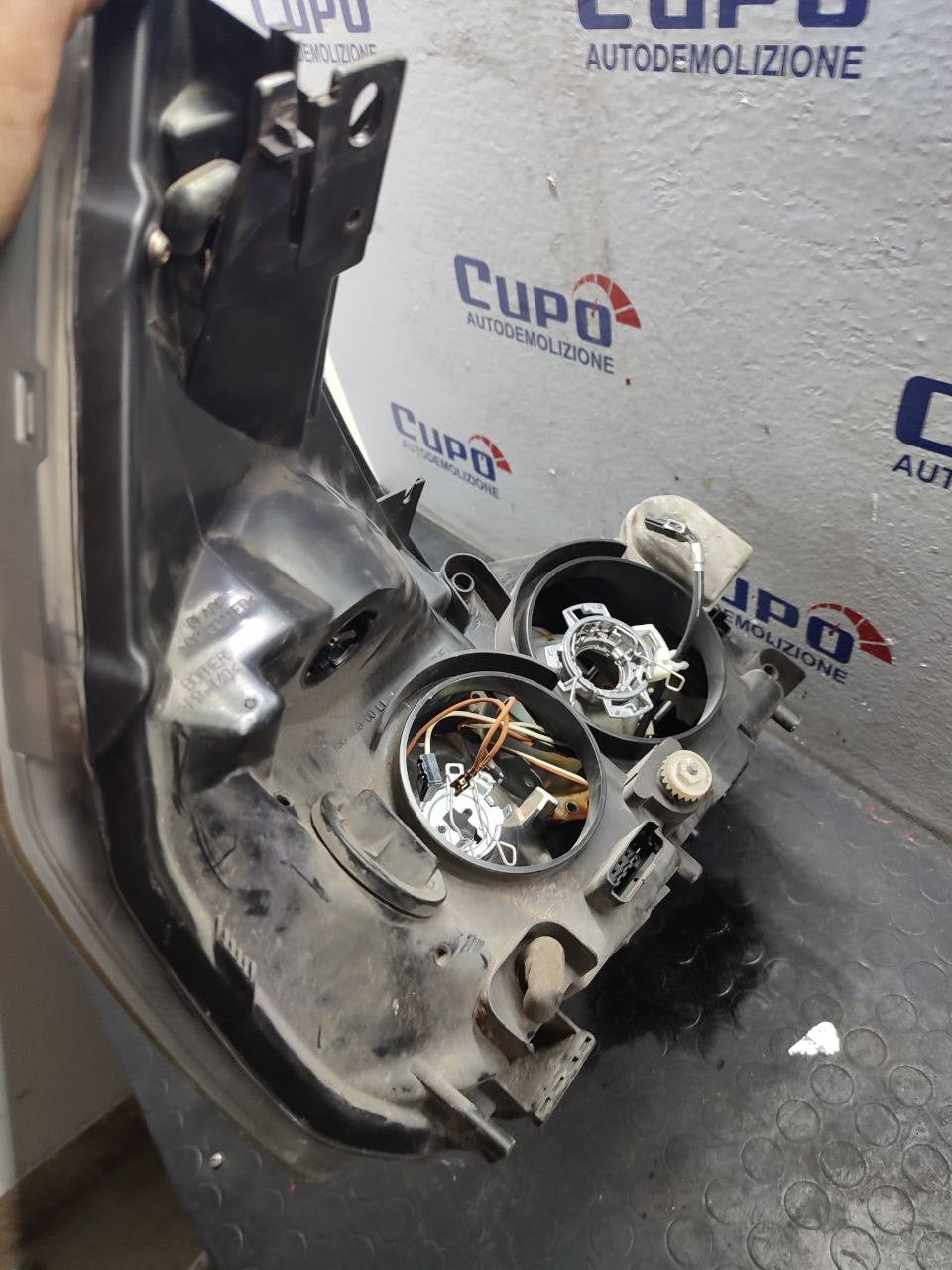Faro / Fanale anteriore sinistro Renault Espace IV cod 7701053975 - F&P CRASH SRLS - Ricambi Usati