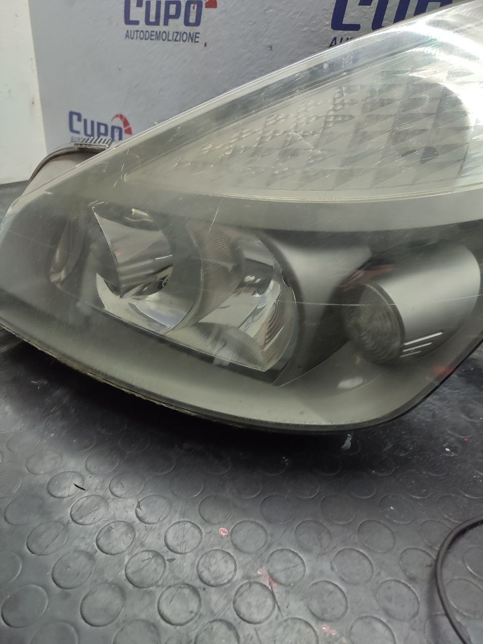 Faro / Fanale anteriore sinistro Renault Espace IV cod 7701053975 - F&P CRASH SRLS - Ricambi Usati