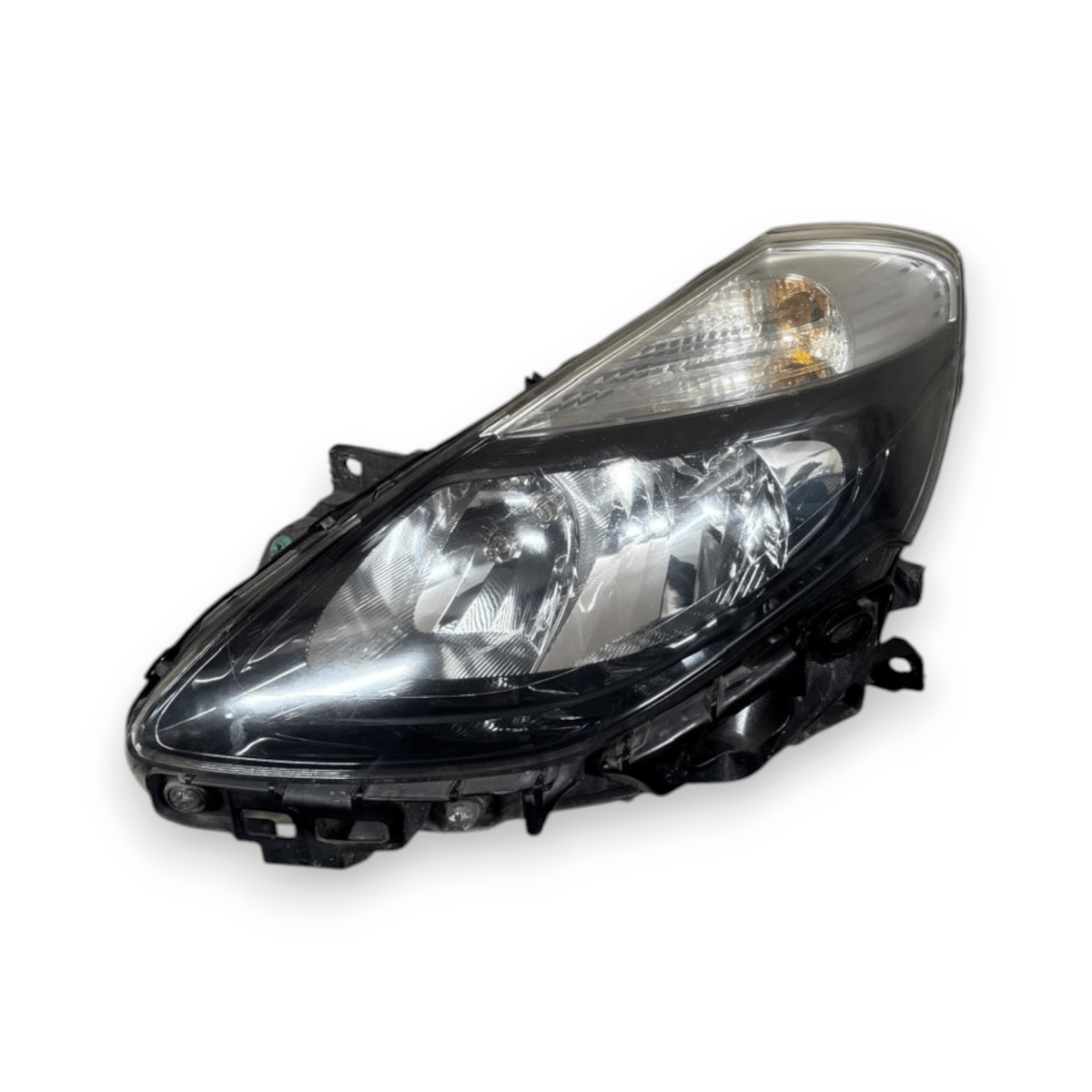 Faro / fanale anteriore sinistro (sx) Renault Clio III cod.8200892497 (2005 - 2013) - F&P CRASH SRL - Ricambi Usati
