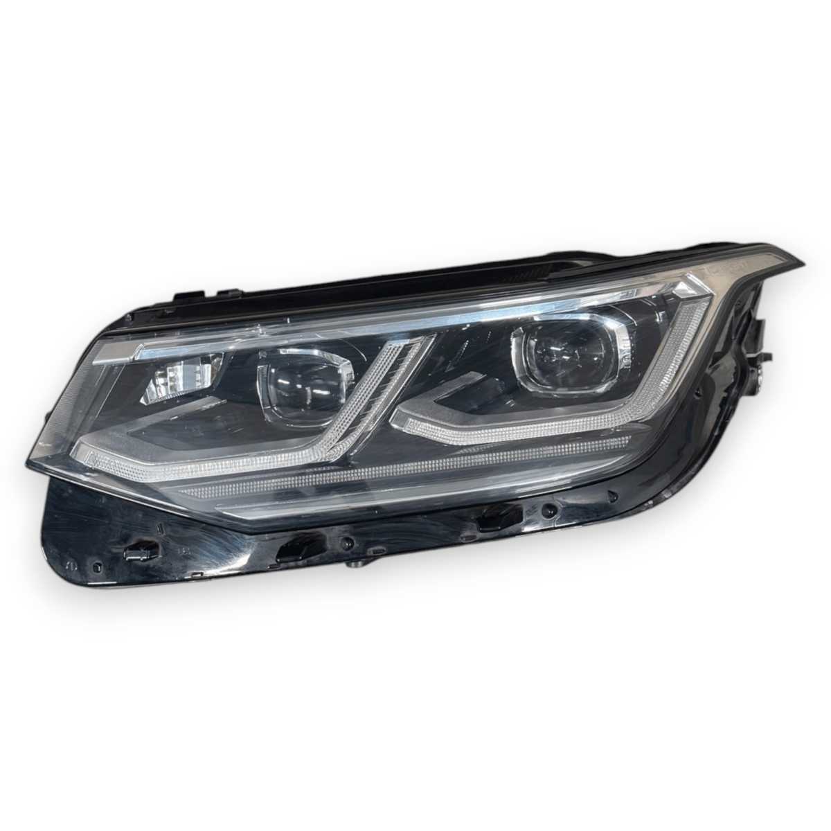 Faro / fanale anteriore sinistro (sx) Volkswagen Tiguan II cod.5NB941081G (2020 - ) - F&P CRASH SRL - Ricambi Usati
