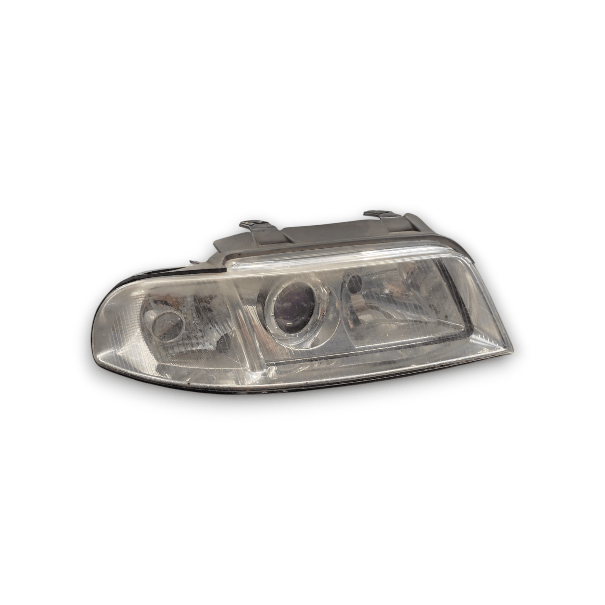 Faro / Fanale Destro Audi A4 B5 COD: 89300389 (1994 - 2001) - F&P CRASH SRLS - Ricambi Usati