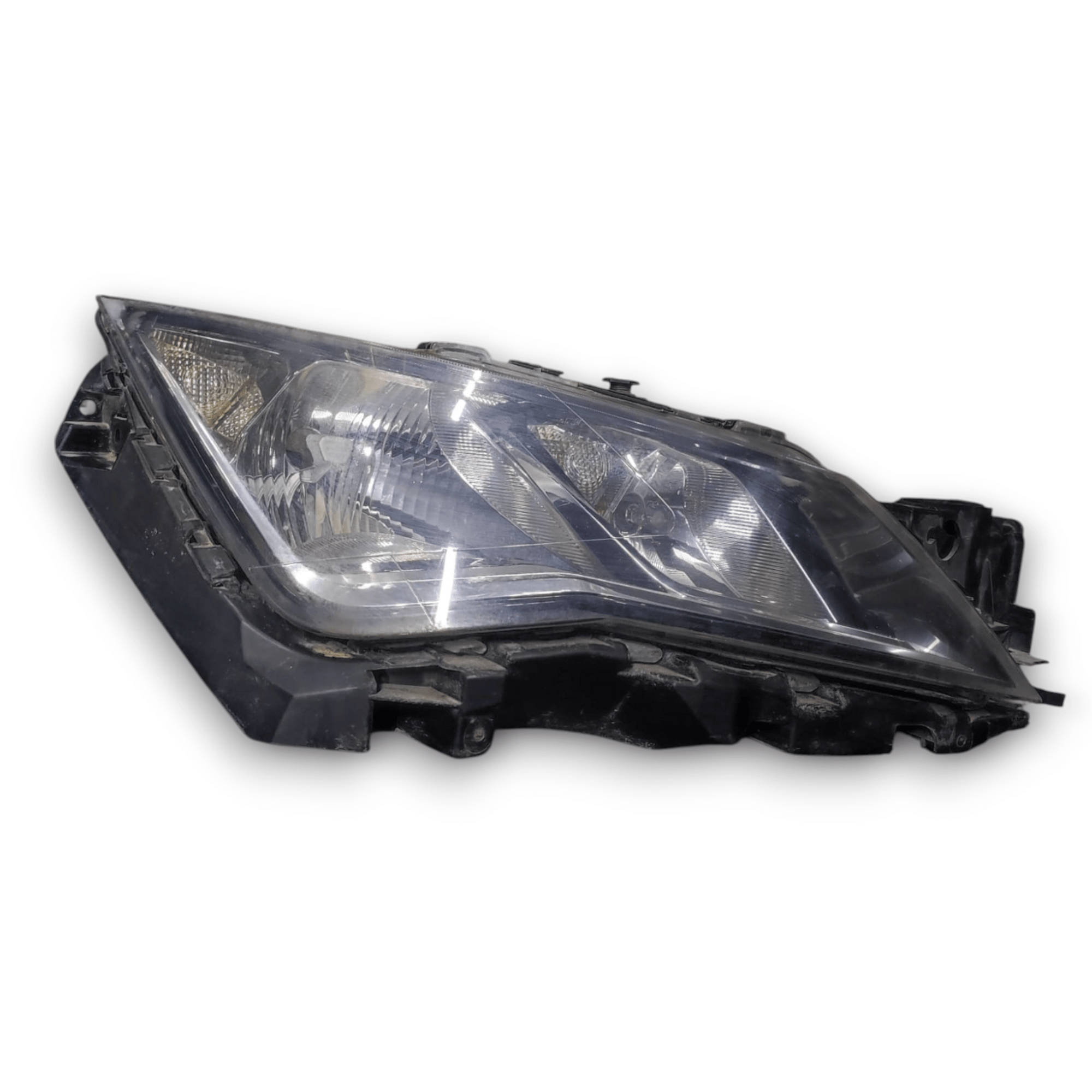 Faro / Fanale Destro Seat Leon III Serie COD: 5F1941006A (2013 - 2019) - F&P CRASH SRLS - Ricambi Usati