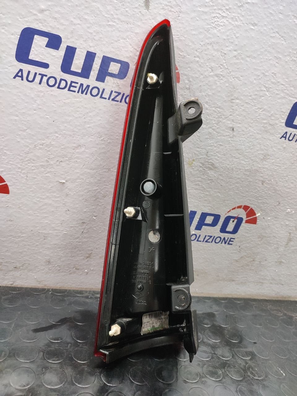 Faro / Fanale Posteriore Destro Renault Kangoo (Restyling 2013) Cod:8200419967 - F&P CRASH SRLS - Ricambi Usati