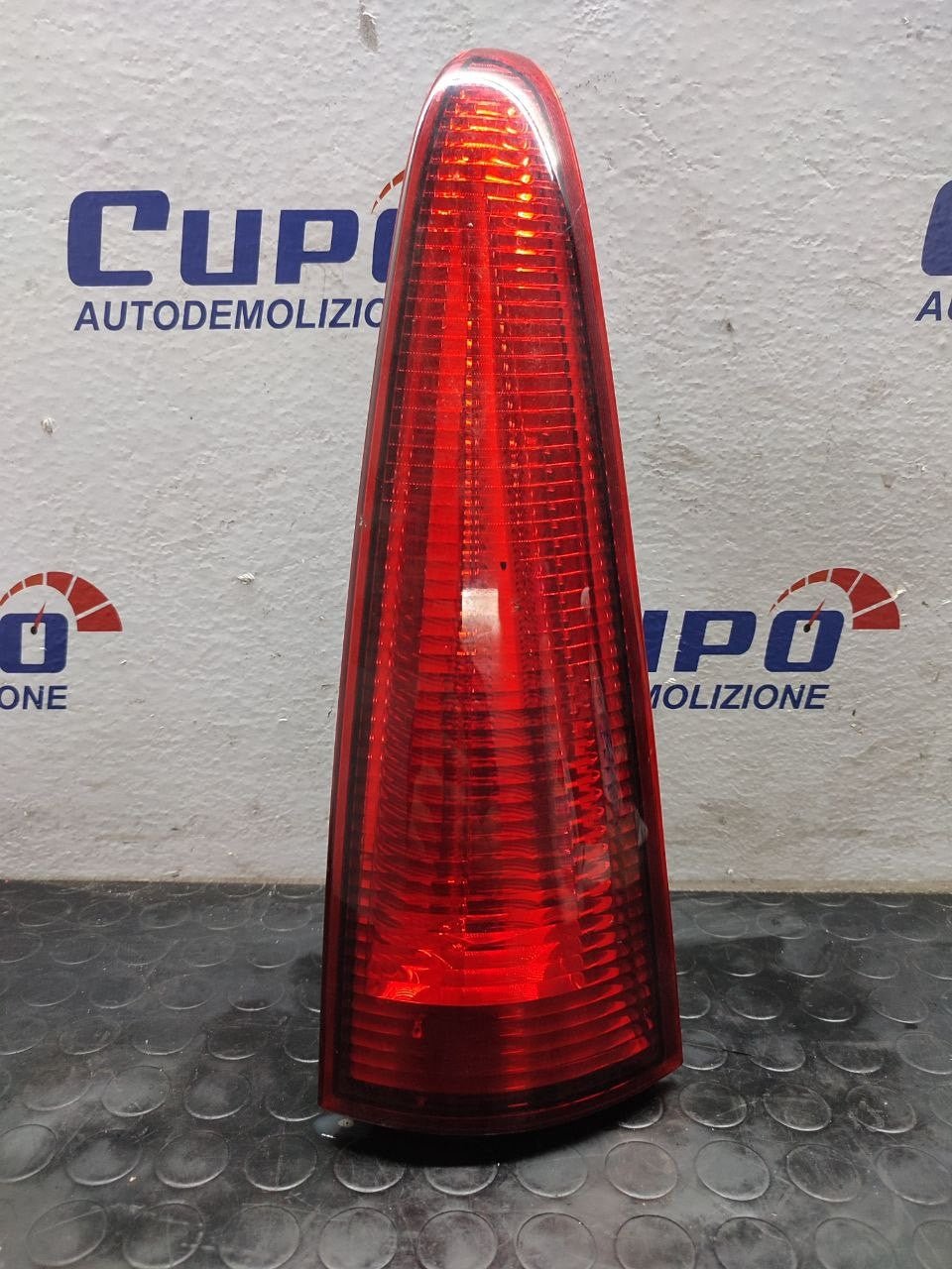 Faro / Fanale Posteriore Destro Renault Kangoo (Restyling 2013) Cod:8200419967 - F&P CRASH SRLS - Ricambi Usati