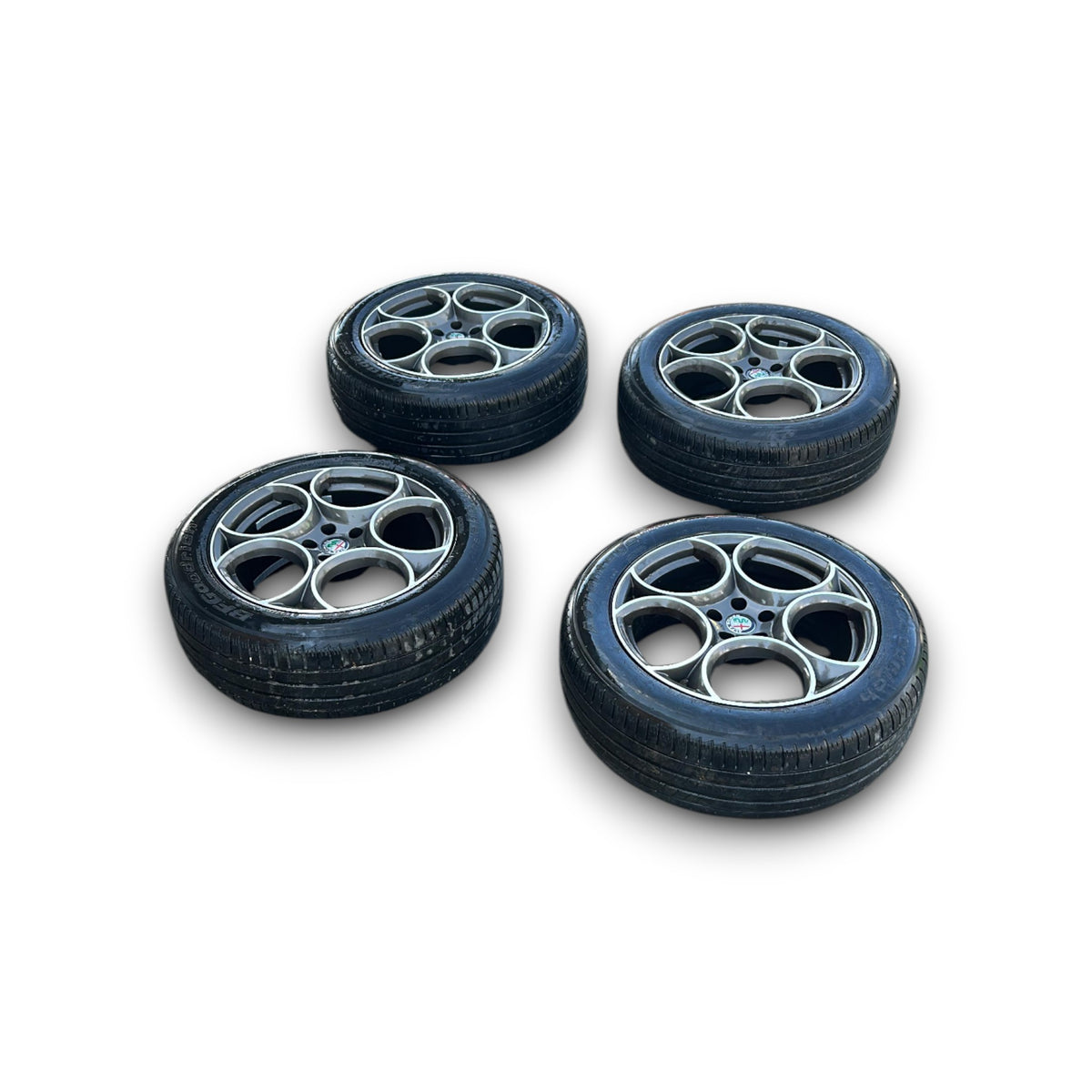 Set 4 cerchi in lega Alfa Romeo Stelvio cod.156117309 (5 fori / 235 / 55 r19) (2016 > )